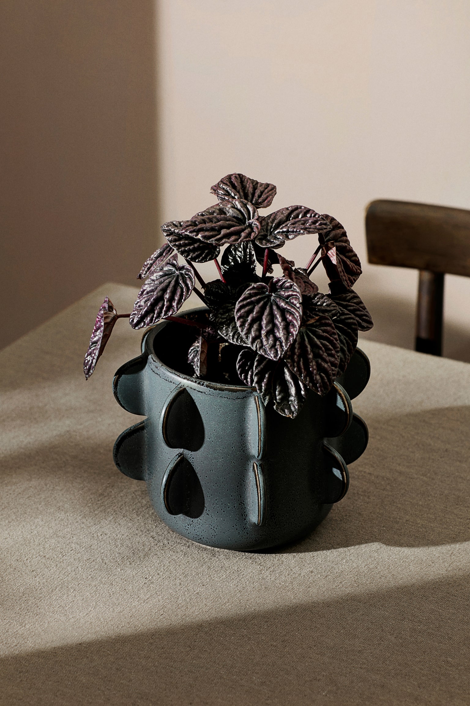 Reactive-glaze stoneware plant pot - Black - 2