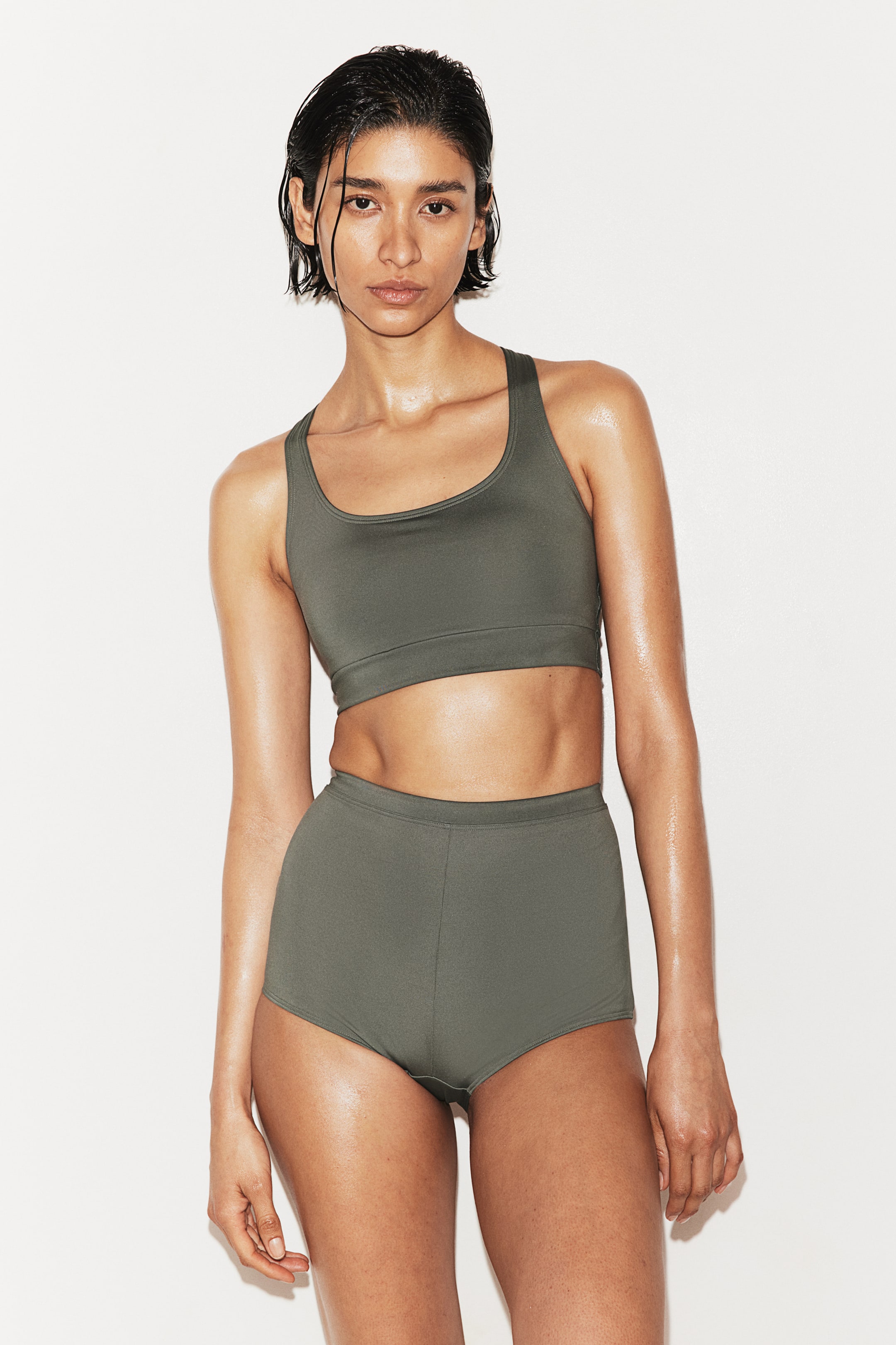 Sportig bikinitrosa shortie - Hög midja - Mörk khakigrön - DAM | H&M SE 2