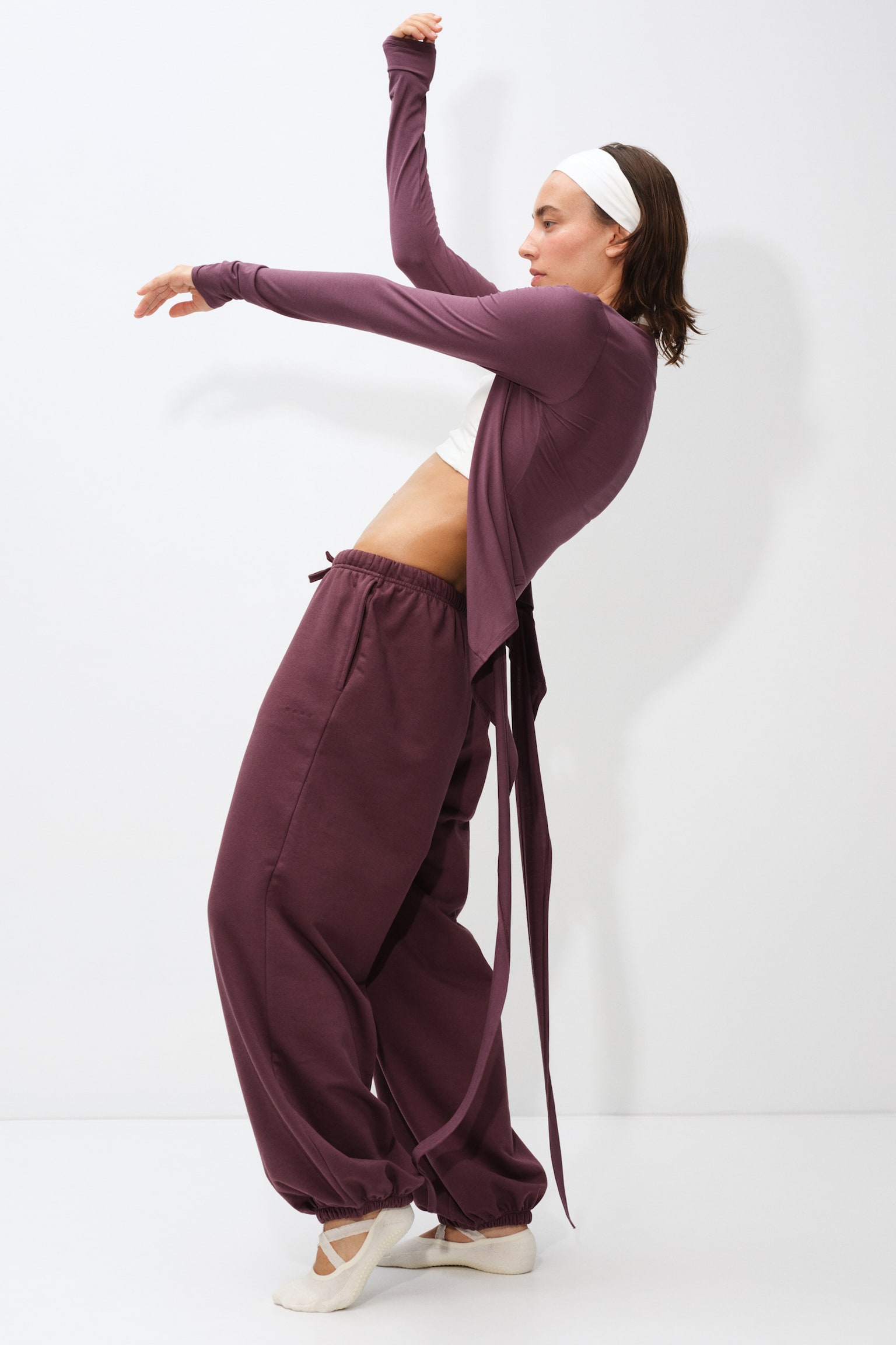 Женские брюки H&M Move Balloon Sports Joggers, цвет: Boysenberry — фото 6