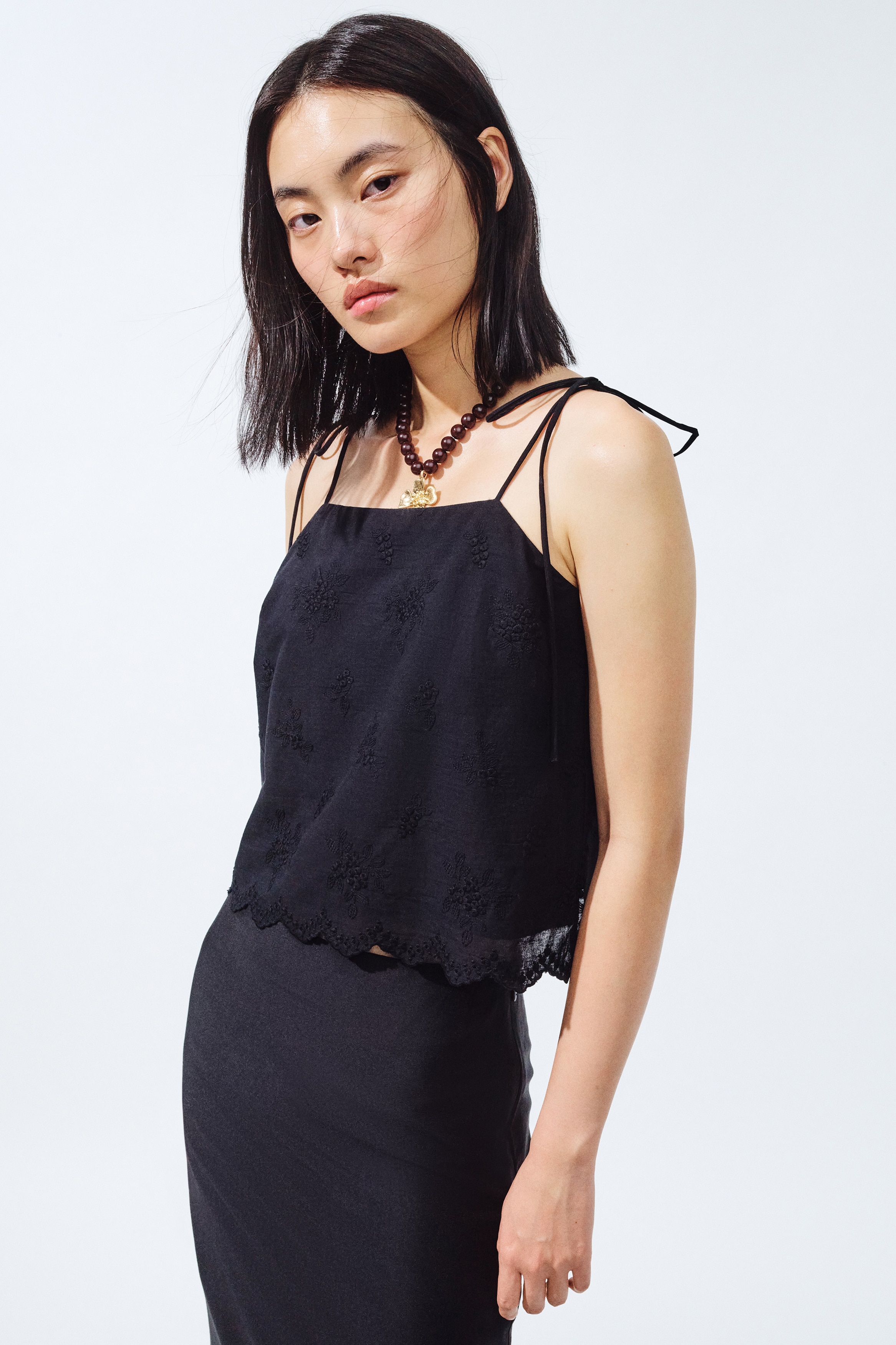 Embroidered tie-strap top - ブラック - レディース | H&M JP