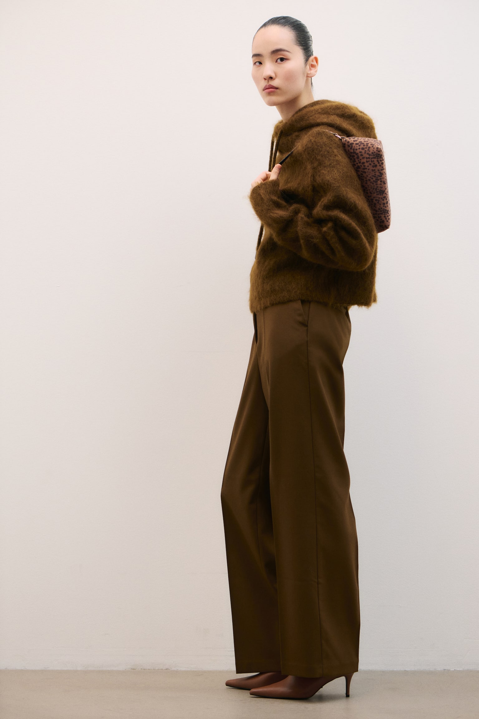 מגפונים עם עקב - חום/שחור - 3