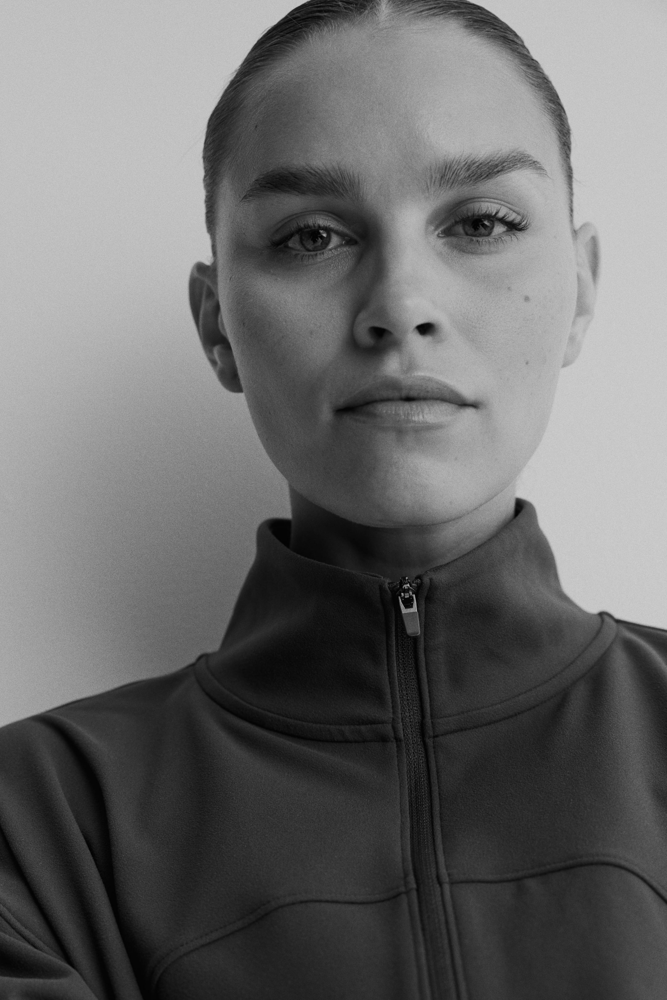 Женские куртки H&M Sports Track Jacket with SoftMove™ — фото 7