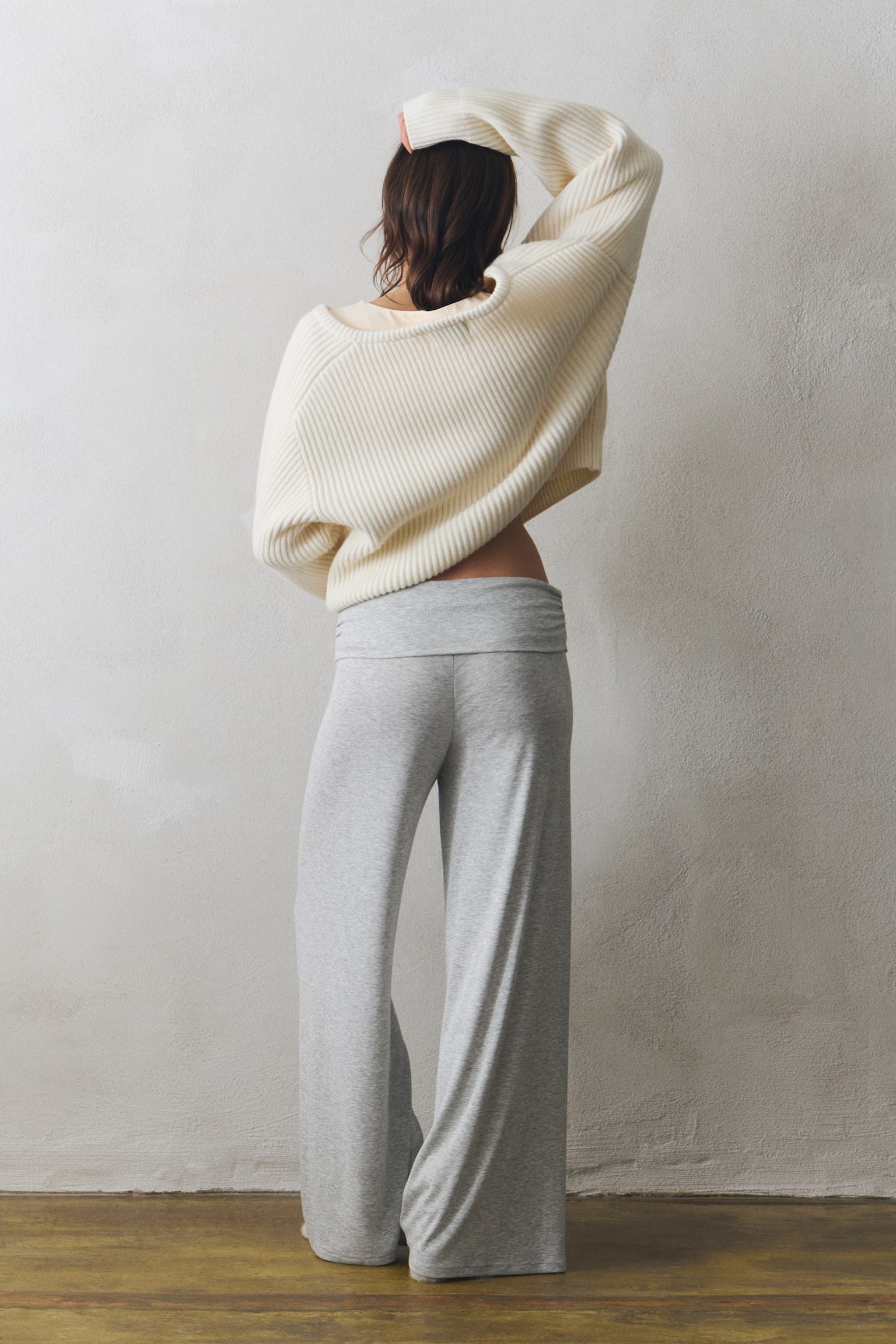 Pantaloni sport cu betelie pliată - Gri-melanj/Roșu-burgund deschis - 7