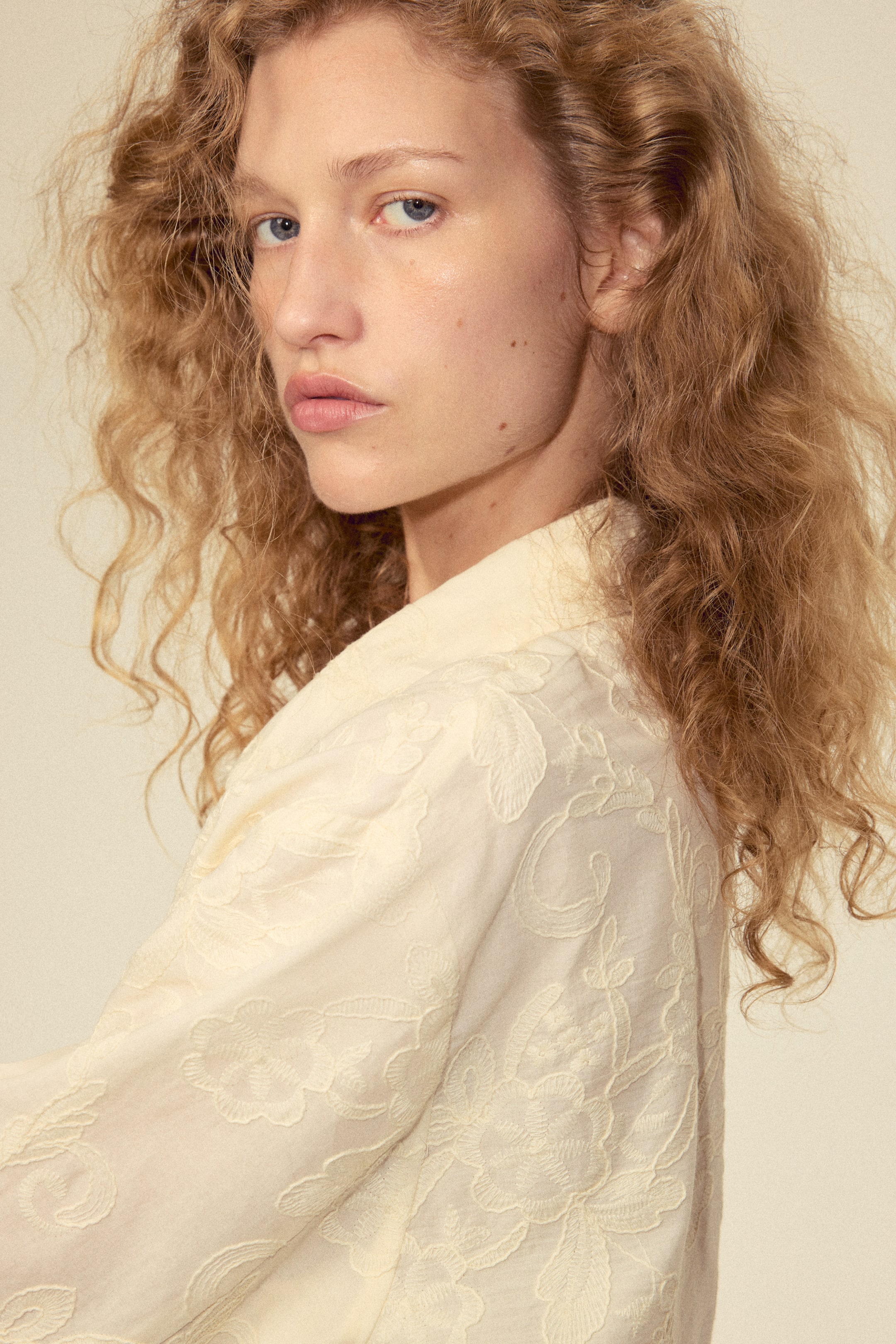 Женские куртки H&M Embroidered Cotton Jacket — фото 5