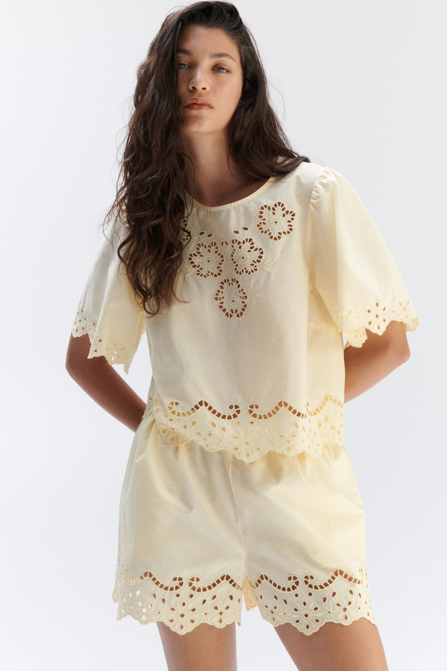 Женский топ H&M Cotton Top with Eyelet Embroidery, цвет: Светлый жёлтый — фото 3