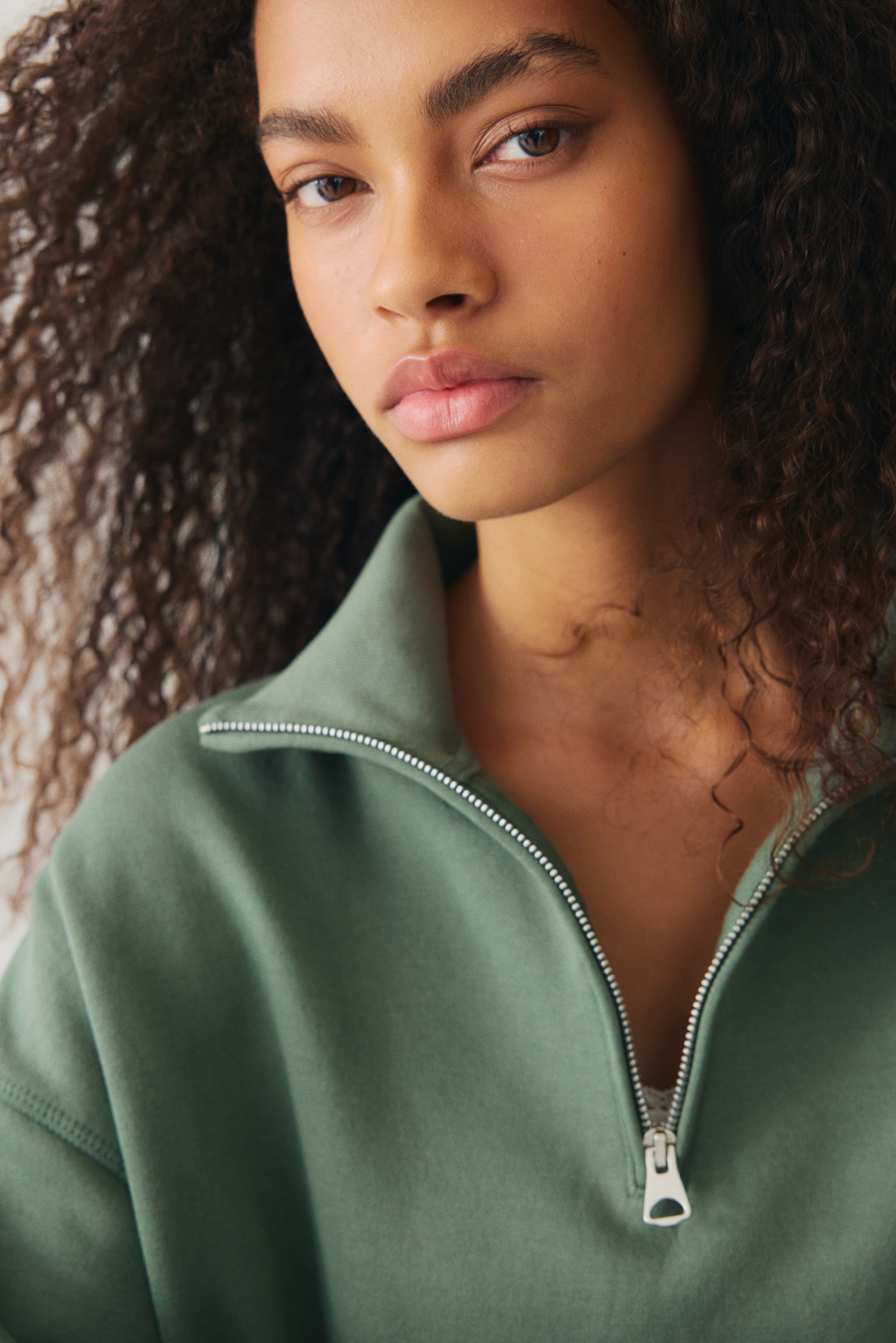 Женские толстовки H&M Half-Zip, цвет: Пыльный изумрудный зелёный — фото 3