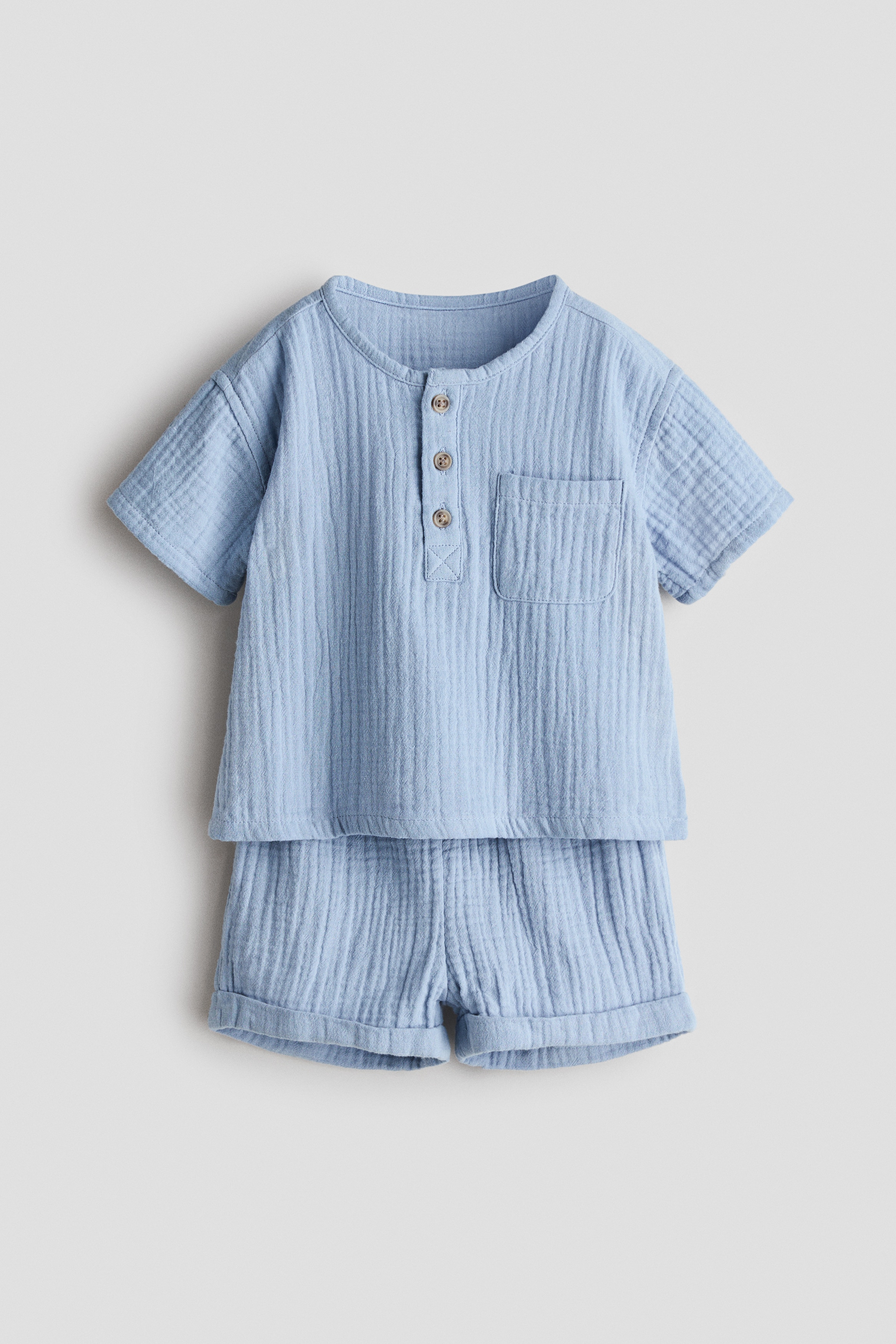 Conjunto de camiseta y pantalón cortoAuxiliar