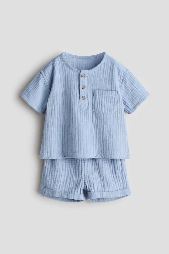 Zweiteiler mit Shirt und Shorts - Hellblau/Braun/Dunkelgrün - 1