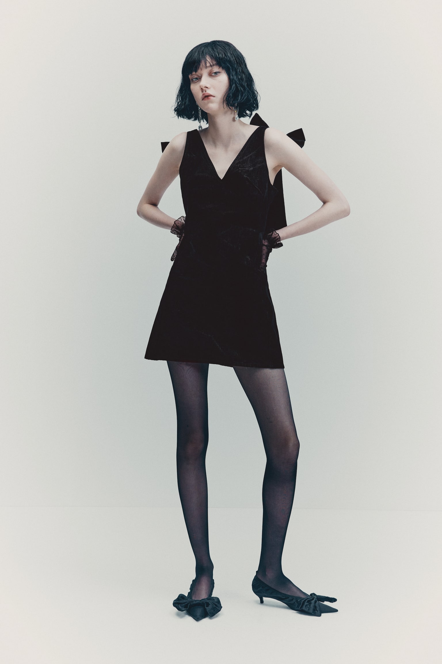 שמלת מיני עם פפיונים - שחור - 4