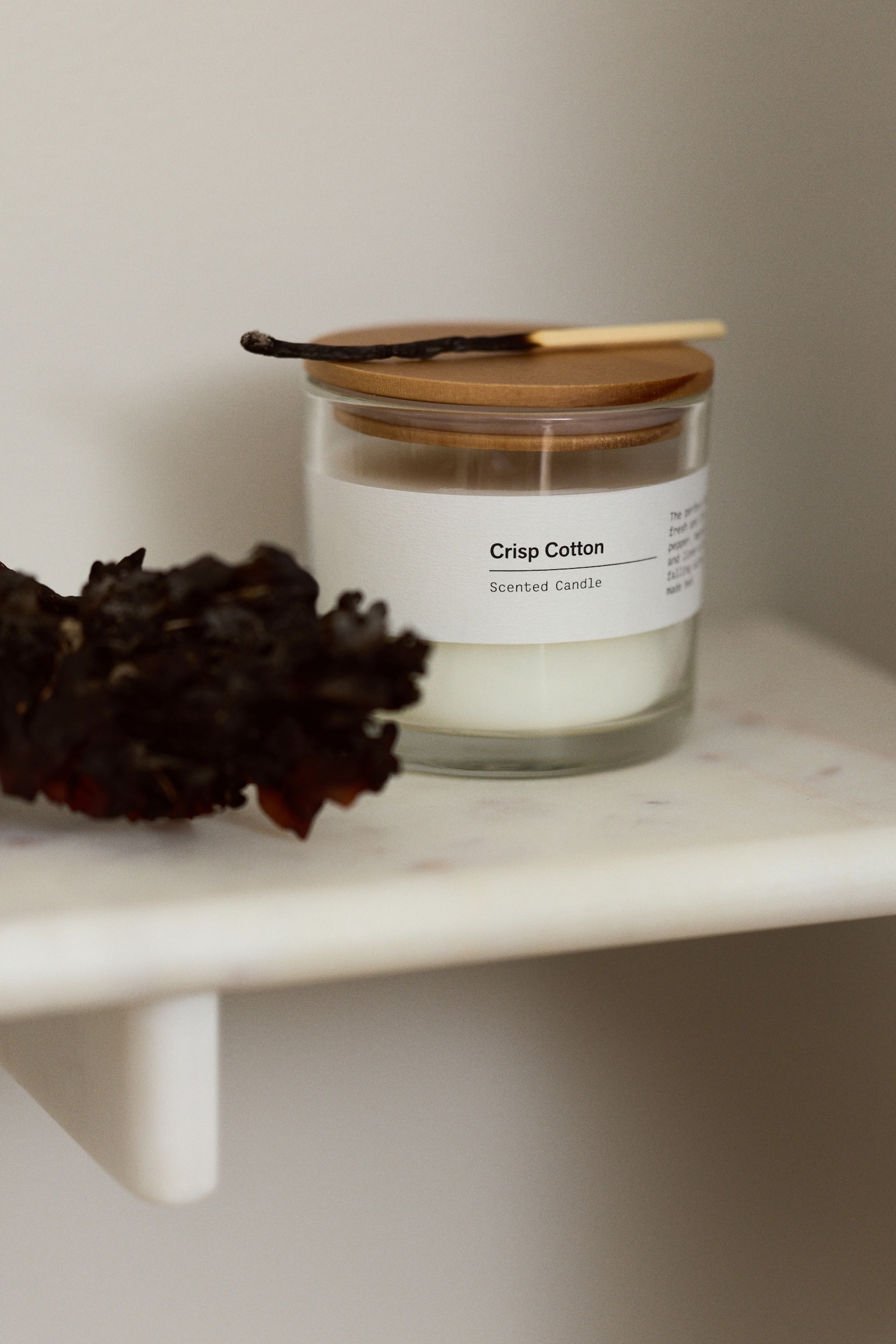 Scented candle in glass holder - Crisp Cotton/Yuzu Blossom/Sublime Patchouli - 1