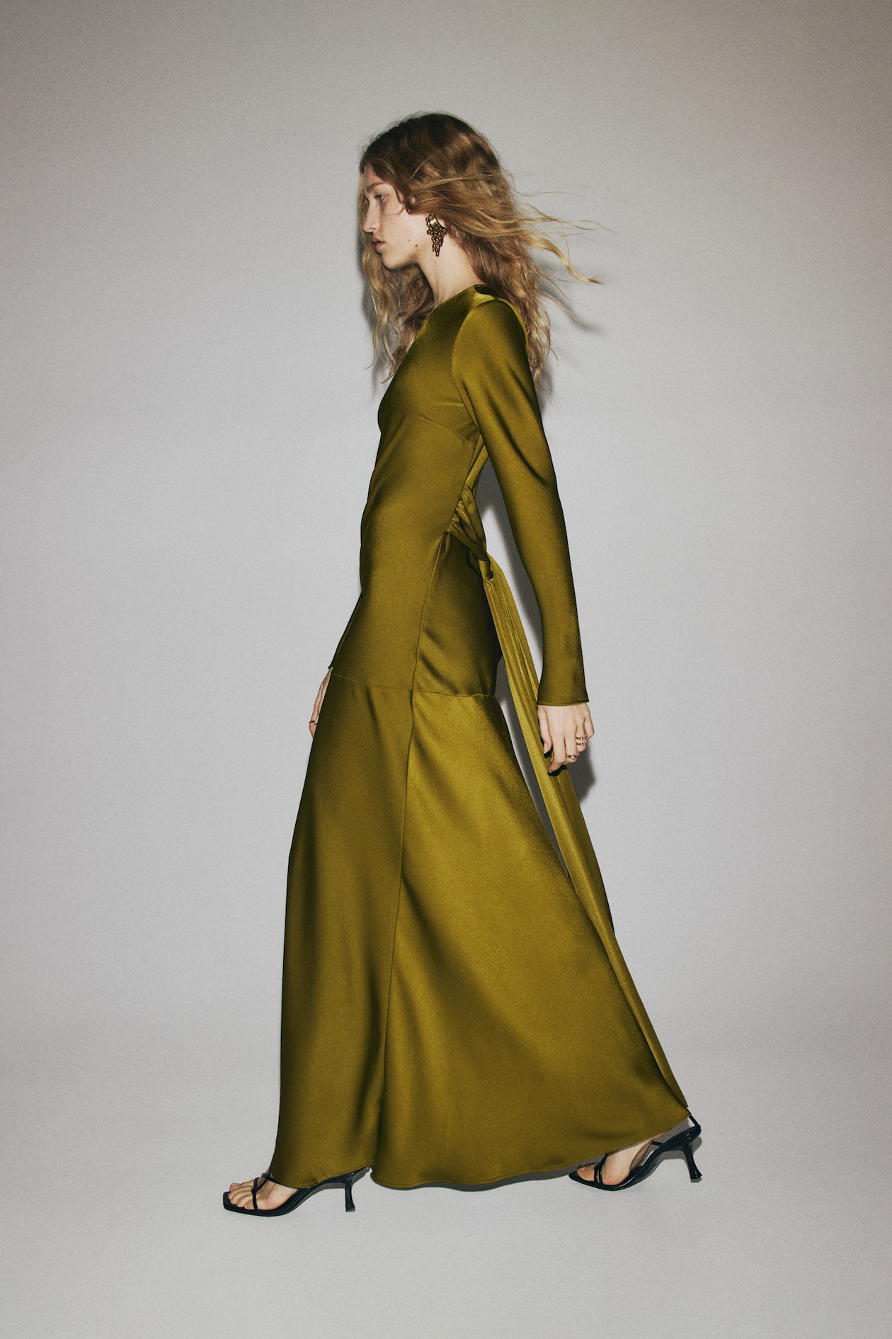 Women's Golden olive Open-Back Dress with Tie Detail | H&M US Women's Golden olive Open-Back Dress with Tie Detail | H&M US
