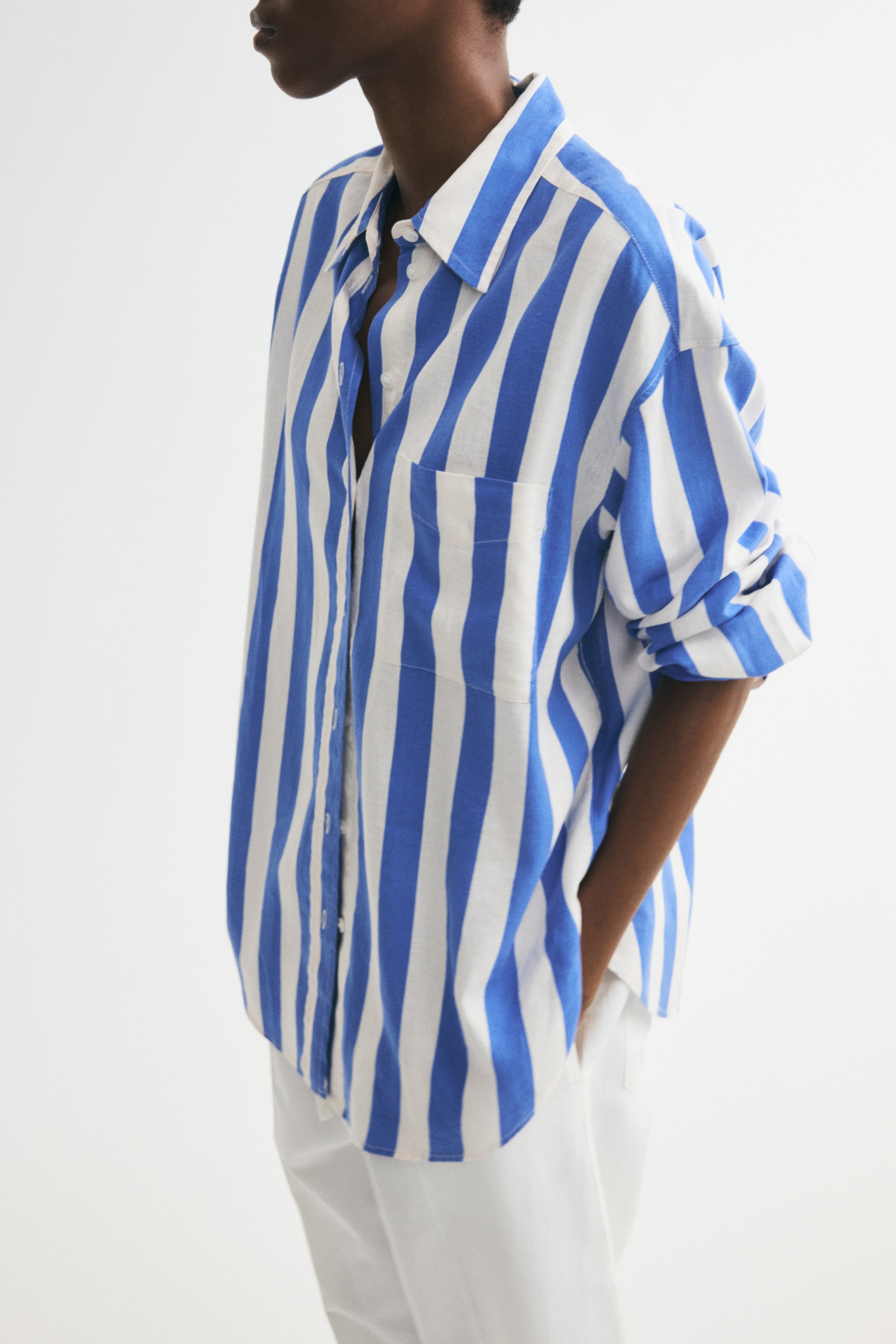 Женские рубашки H&M Oversized Linen-Blend Shirt — фото 3
