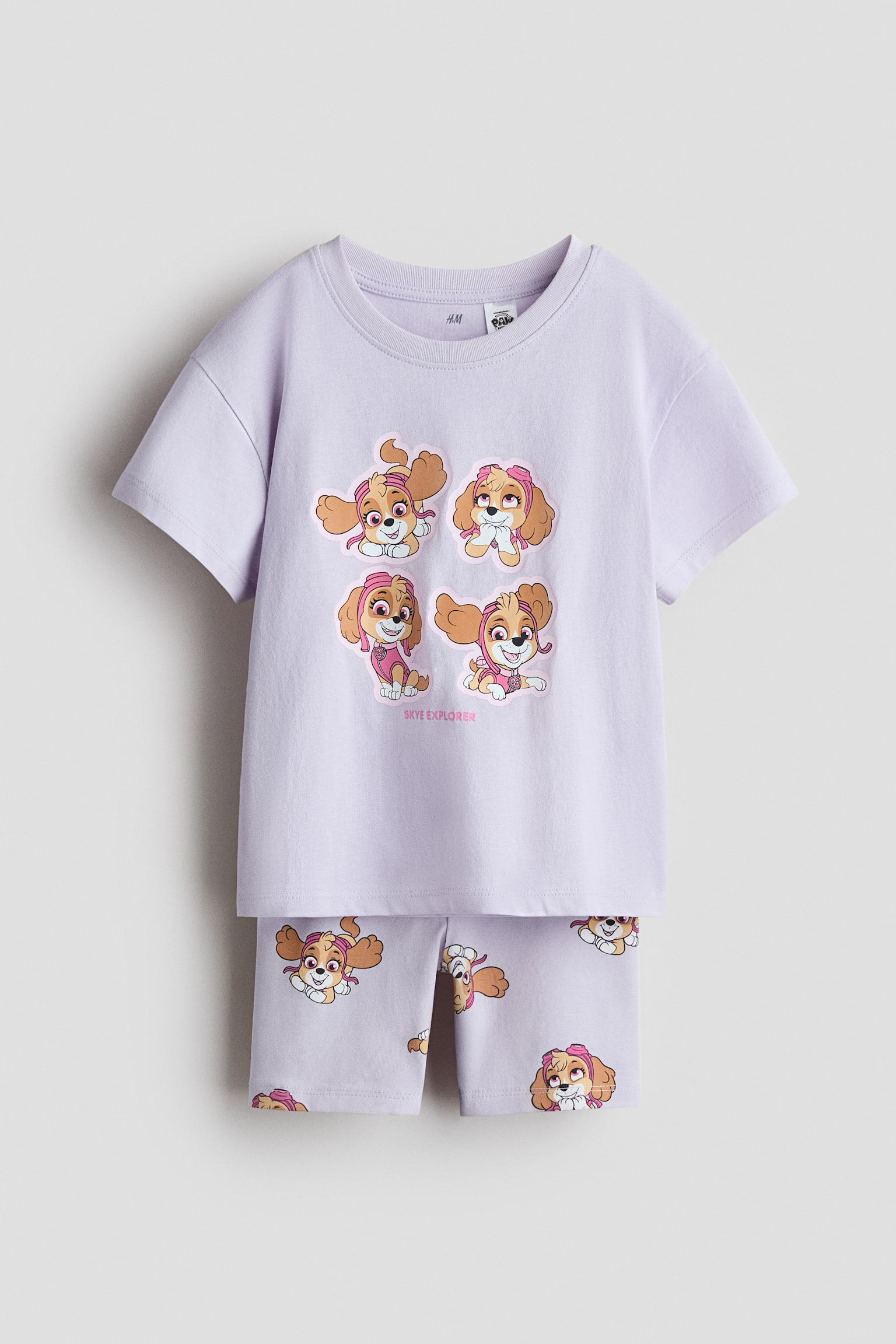 Dvodelni pamučni komplet sa printom - Svetloljubičasta/Patrolne šape/Tamnosiva/Squishmallows/Bela/Hello Kitty/Svetloplava/Lilo i Stič/Ružičasta/Pokémon/Svetlotirkizna/Pepa Prase/Tamnosiva/Vajana/Svetlobež/Mini Maus/Krem/Lilo i Stič/Svetloružičasta/Helo Kiti/Drečavoružičasta/Mini Maus/Tamnosiva/KPop Demon Hunters