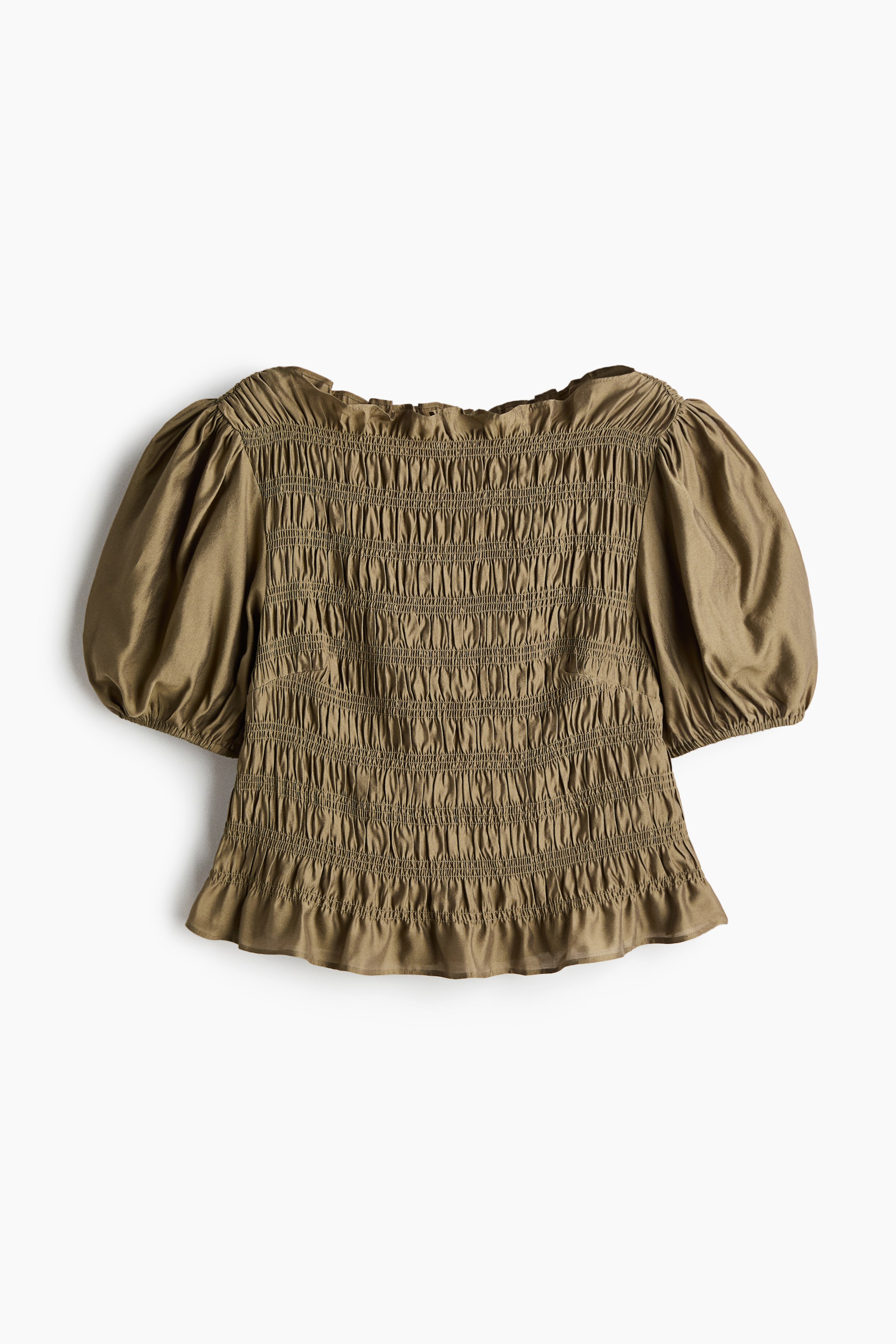 Xem ảnh lớn hơn: Áo màu xanh ô liu mặt trước có đường viền cổ vuông với mép bèo nhún, phần thân áo hoàn toàn xếp nếp và tay áo ngắn phồng.