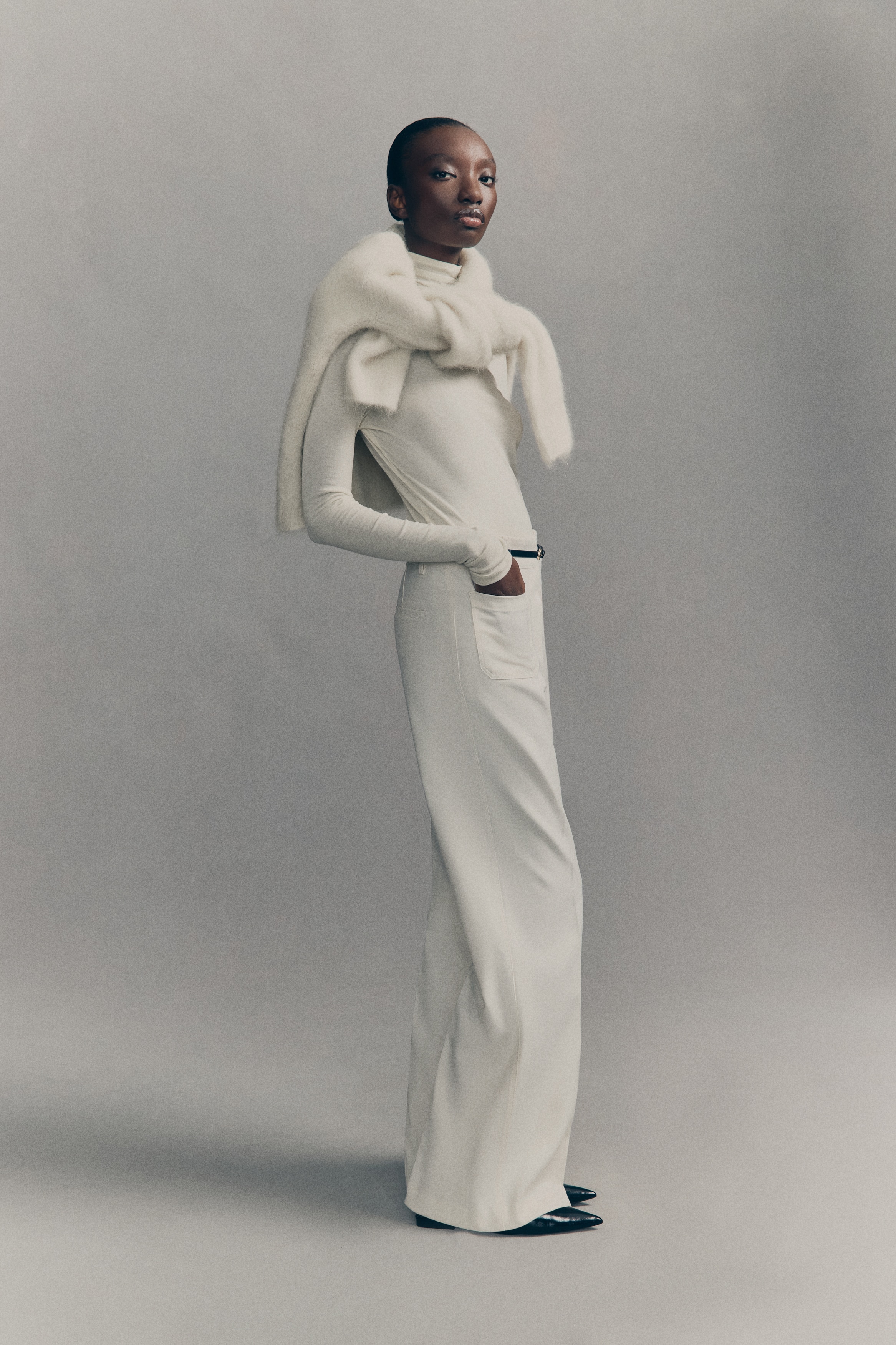 Pantaloni svasati con cintura - Crema/Nero