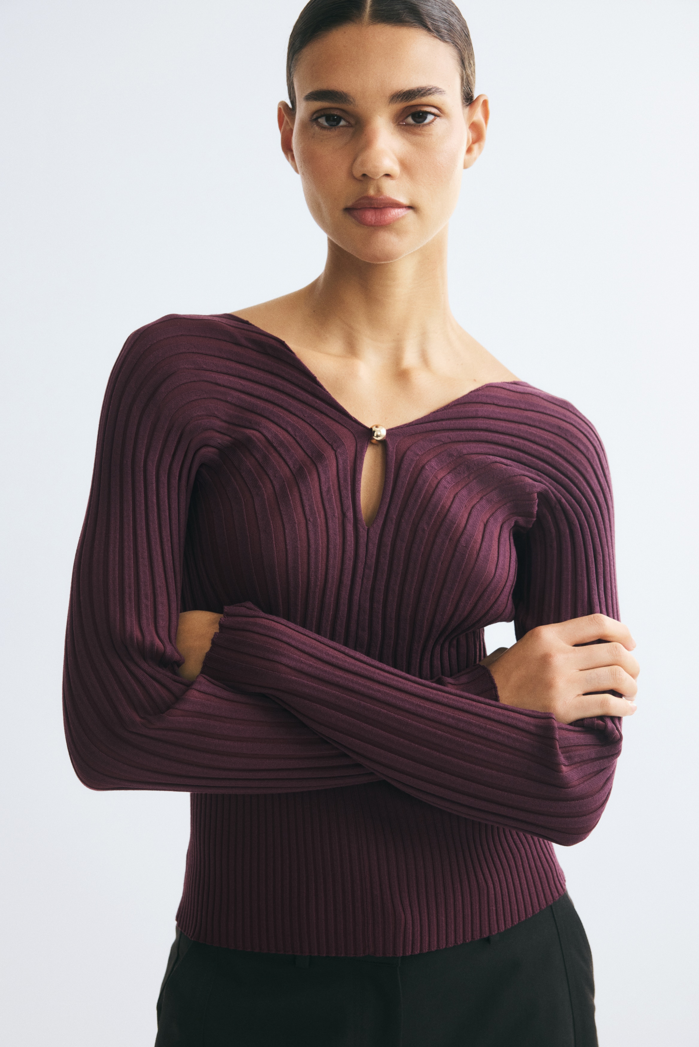 Top con scollo a V in maglia a costine - Viola scuro/Crema