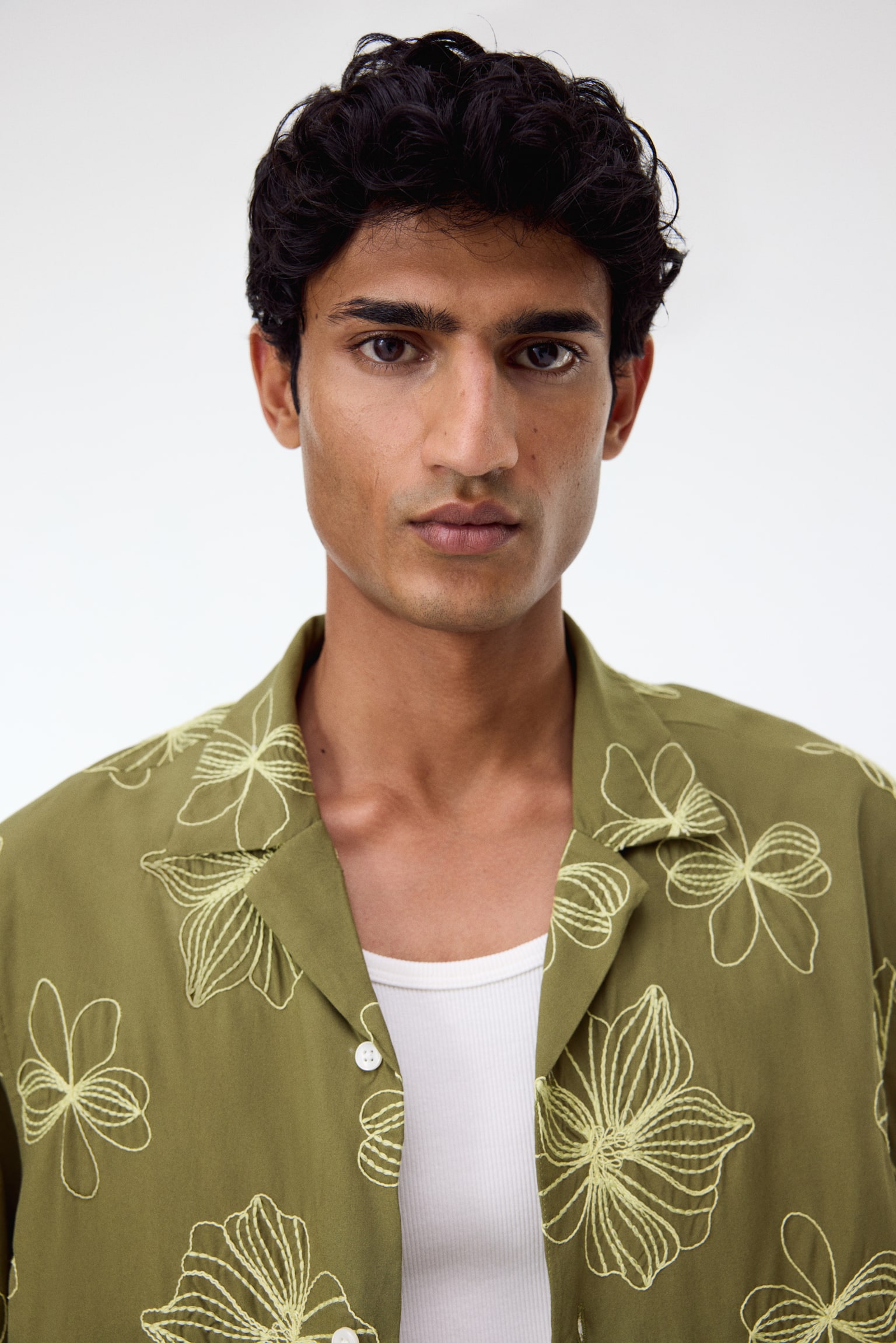 Regular Fit Embroidered resort shirt - Khaki green/Floral/Burgundy/Flowers/White/Floral - 3