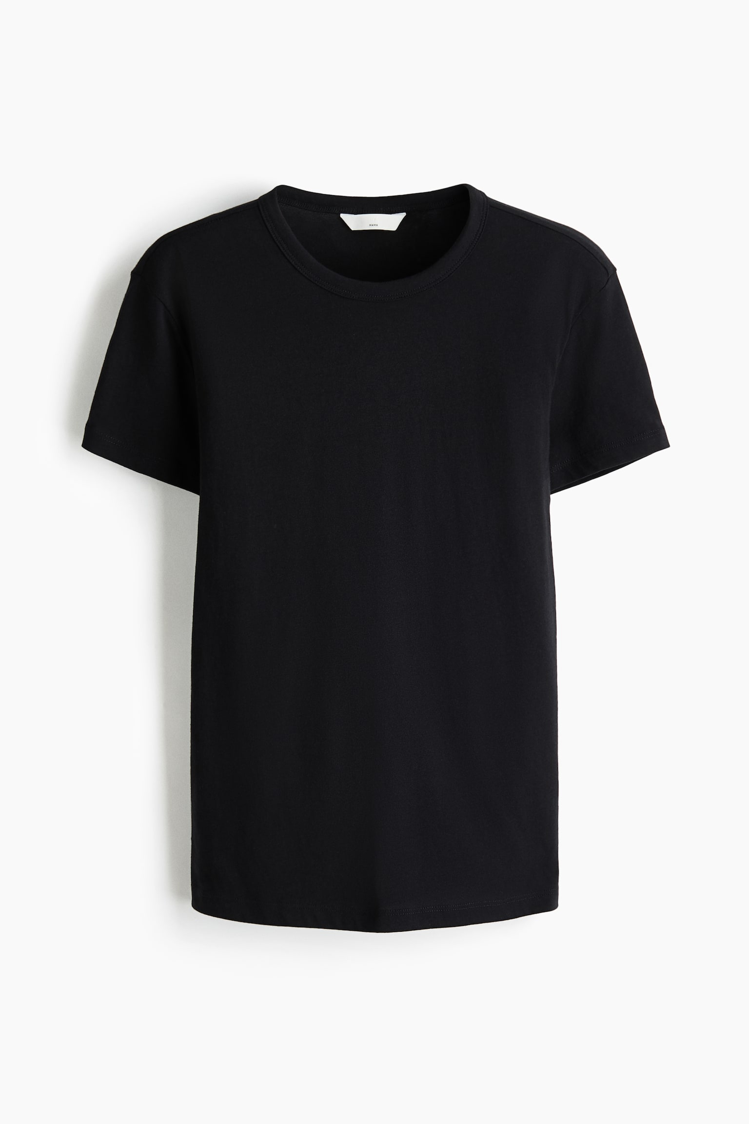 Una camiseta negra se muestra desde el frente, con cuello redondo, mangas cortas y una pequeña etiqueta blanca visible en la parte interior del cuello trasero. - 1