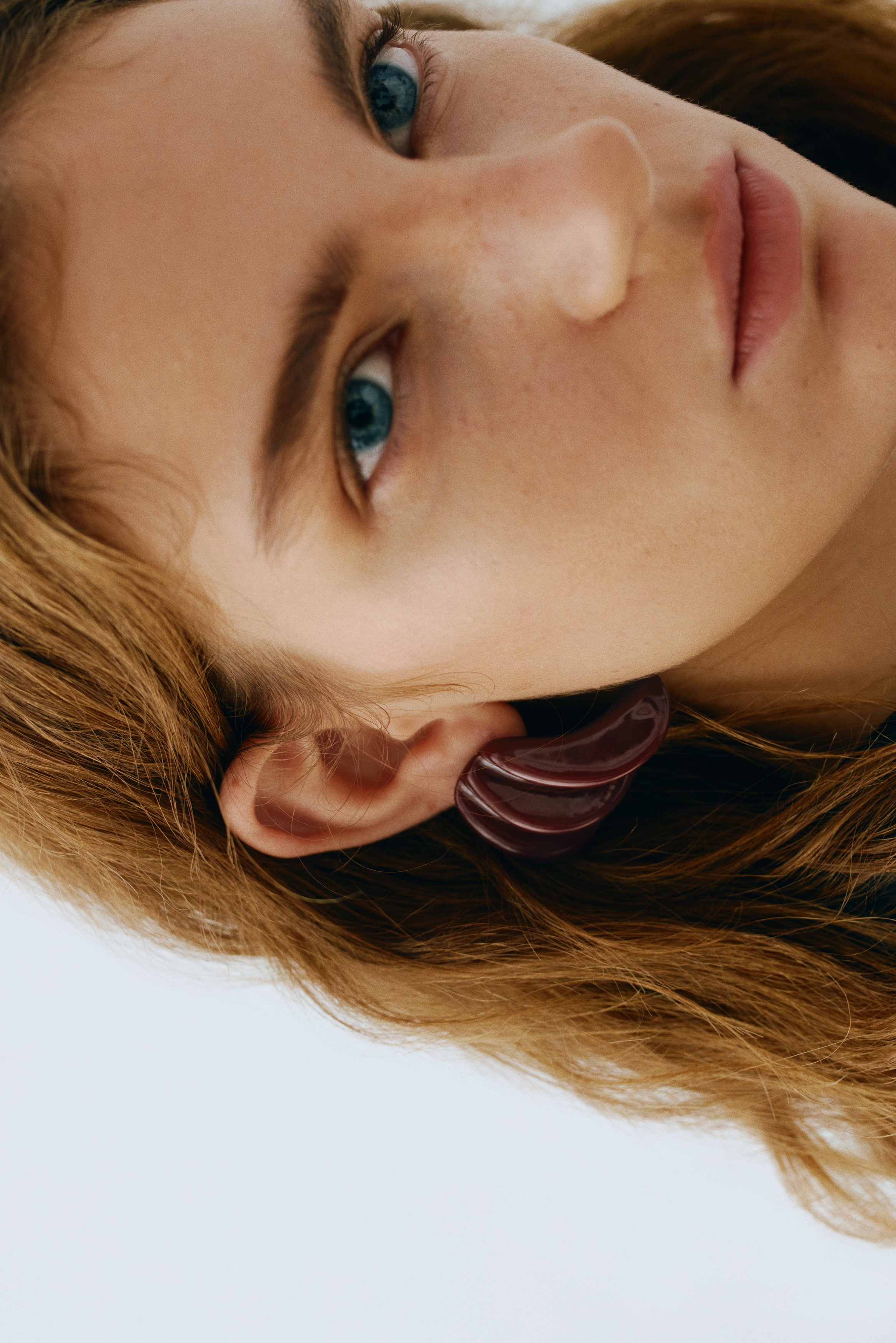 Σκουλαρίκια σε σχήμα φτερού - Μπορντό/Μπεζ/μοτίβο μαρμάρου