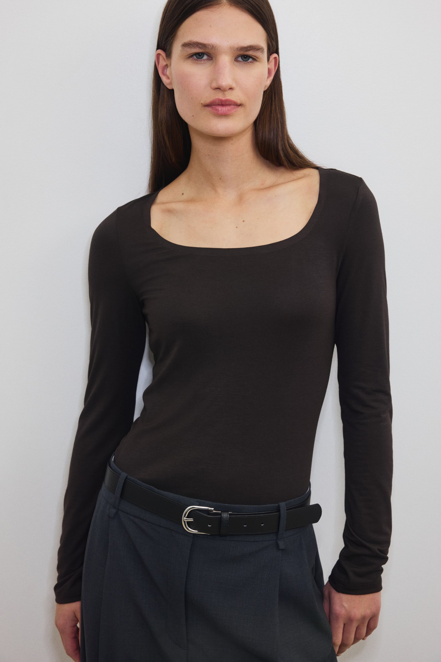 Женский топ H&M Warming Slim-Fit Long-Sleeved Top, цвет: Тёмный коричневый — фото 2