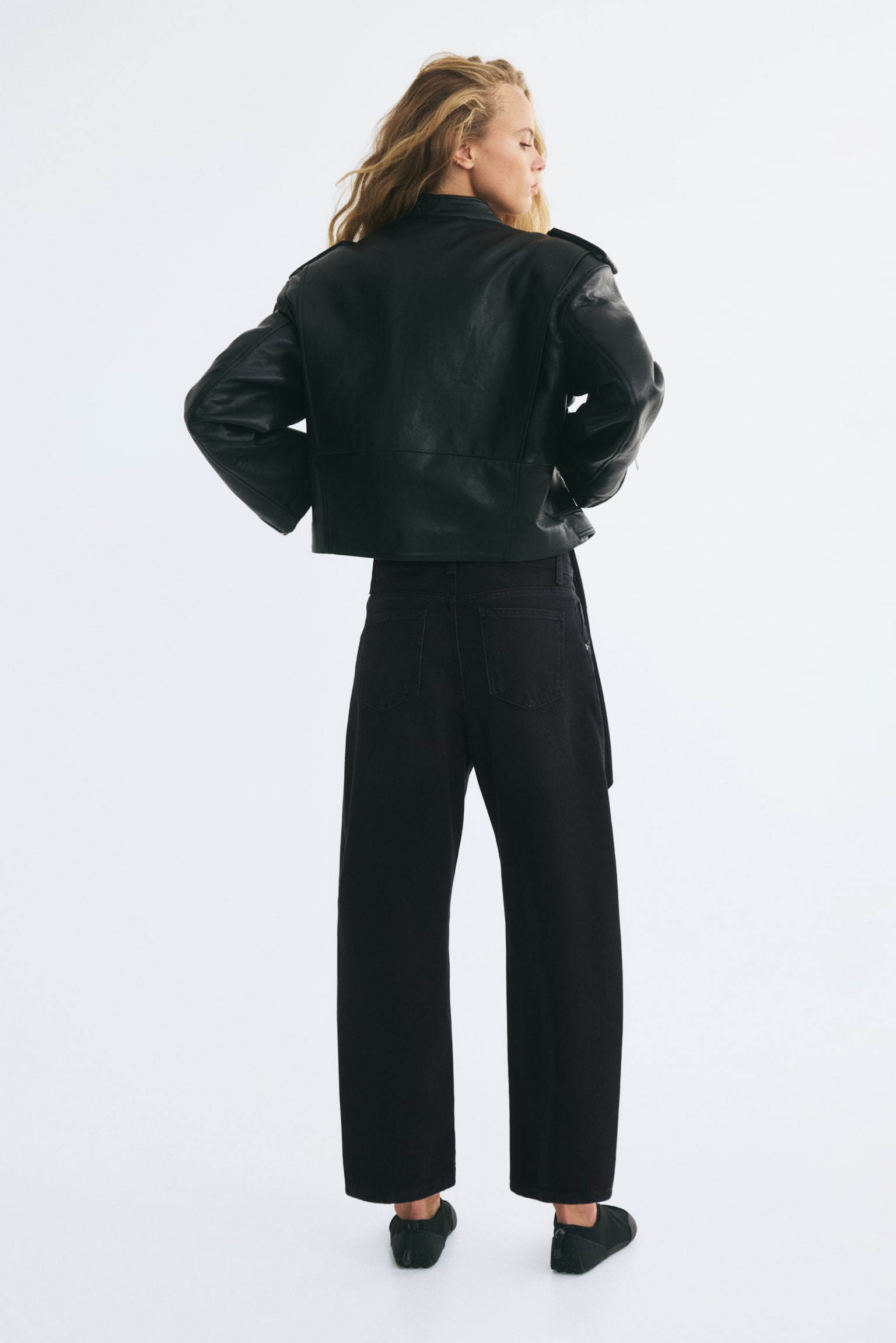 Женские джинсы H&M High-Waist Barrel-Leg Ankle, цвет: Джинсовый чёрный — фото 4