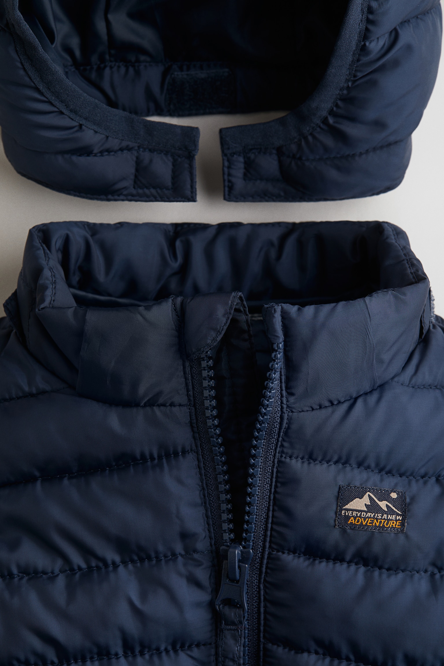Детский жилет H&M Puffer, цвет: Тёмно-синий — фото 2