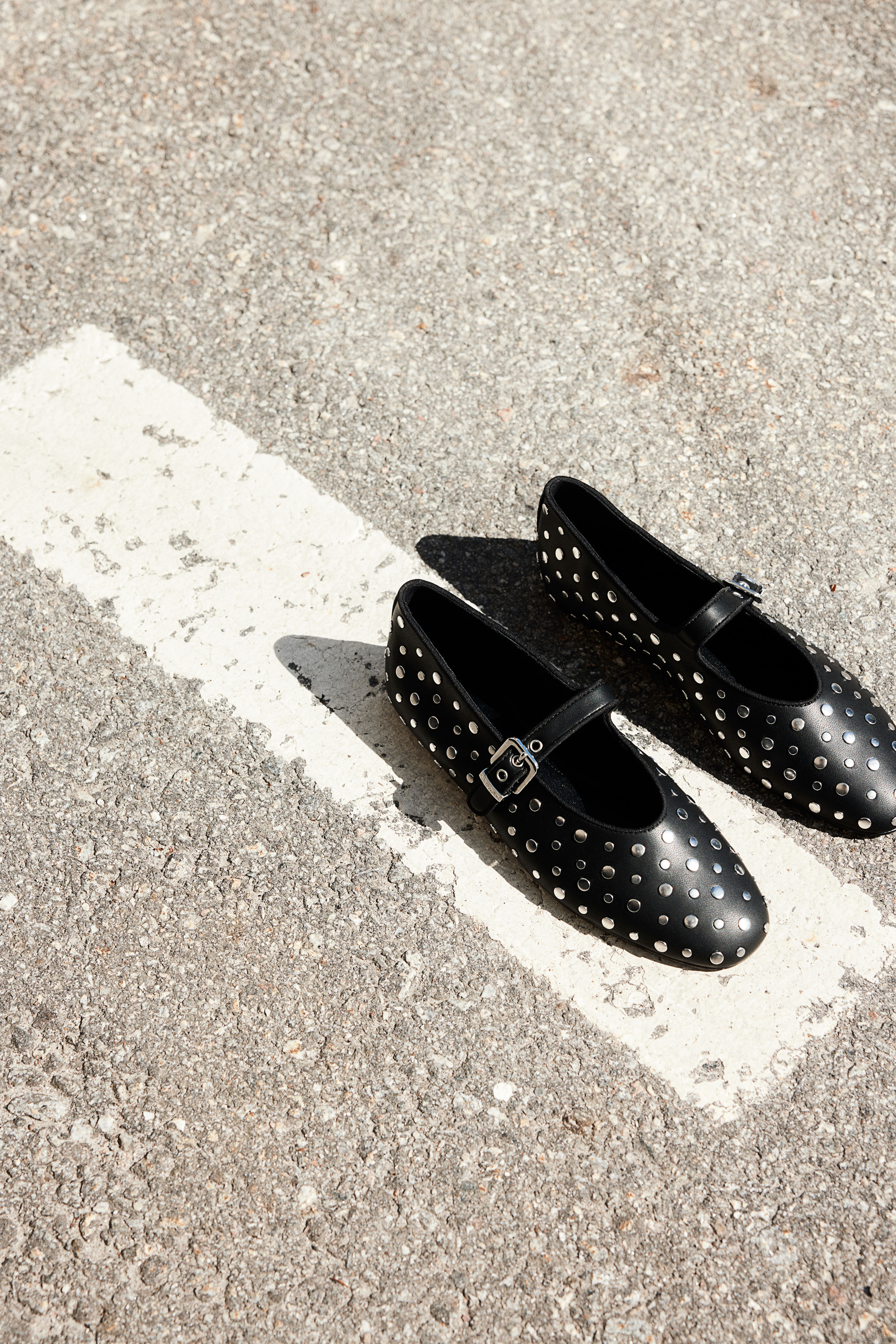 H&m flat shoes black hotsell