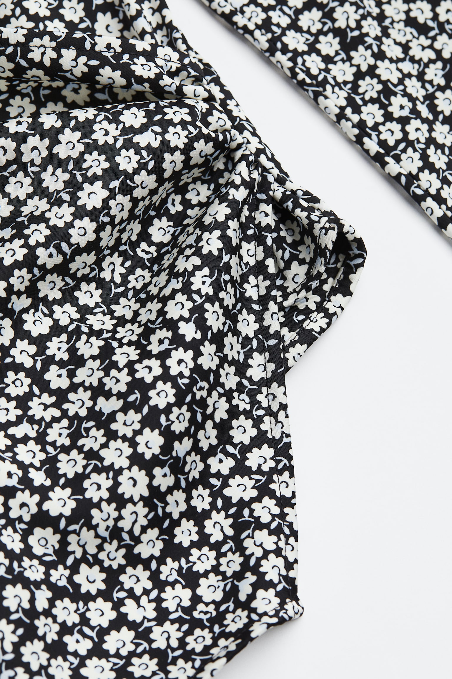 Satin wrap blouse - Black/Small flowers/Cream - 2