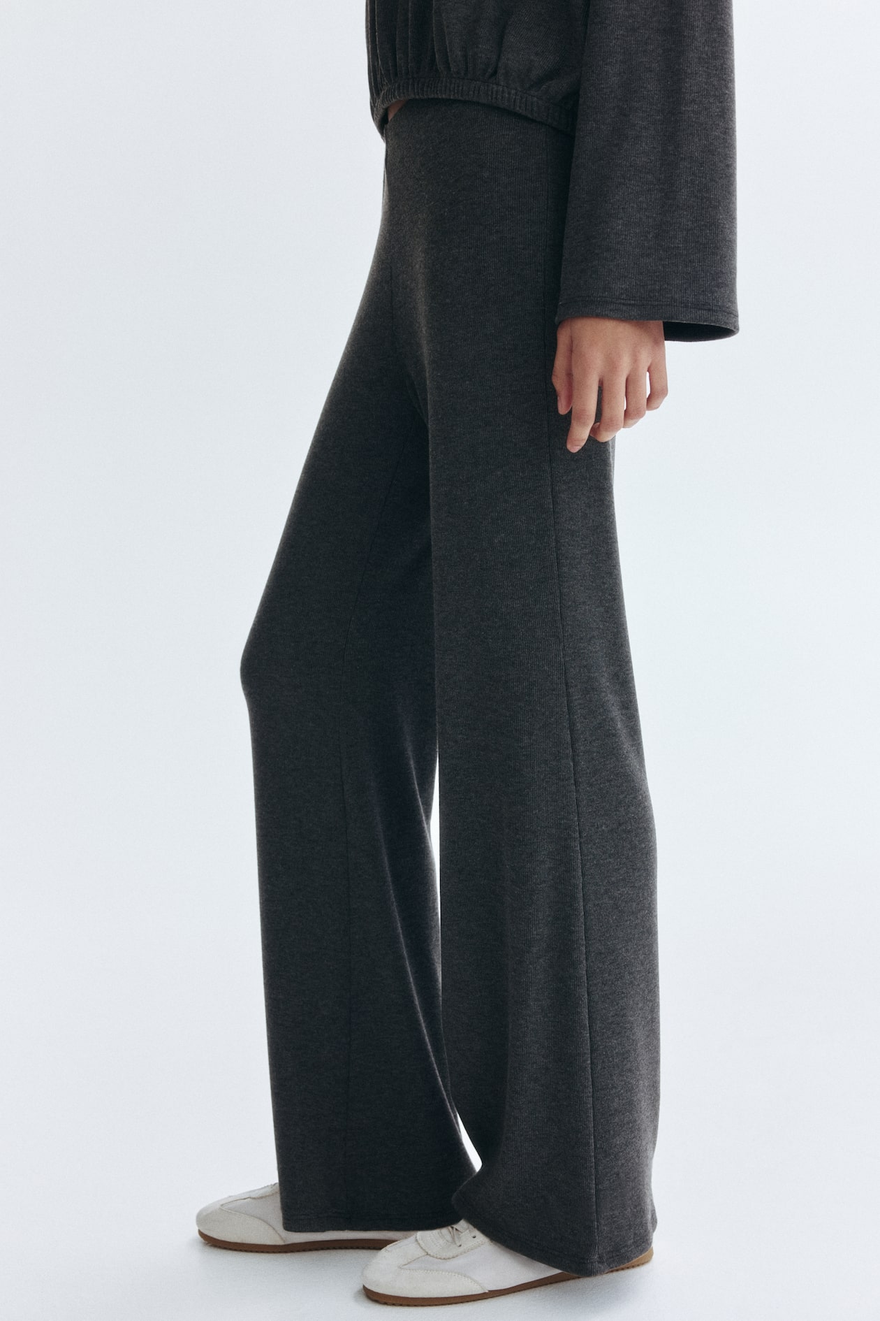 Flared fine-knit trousers - image 4