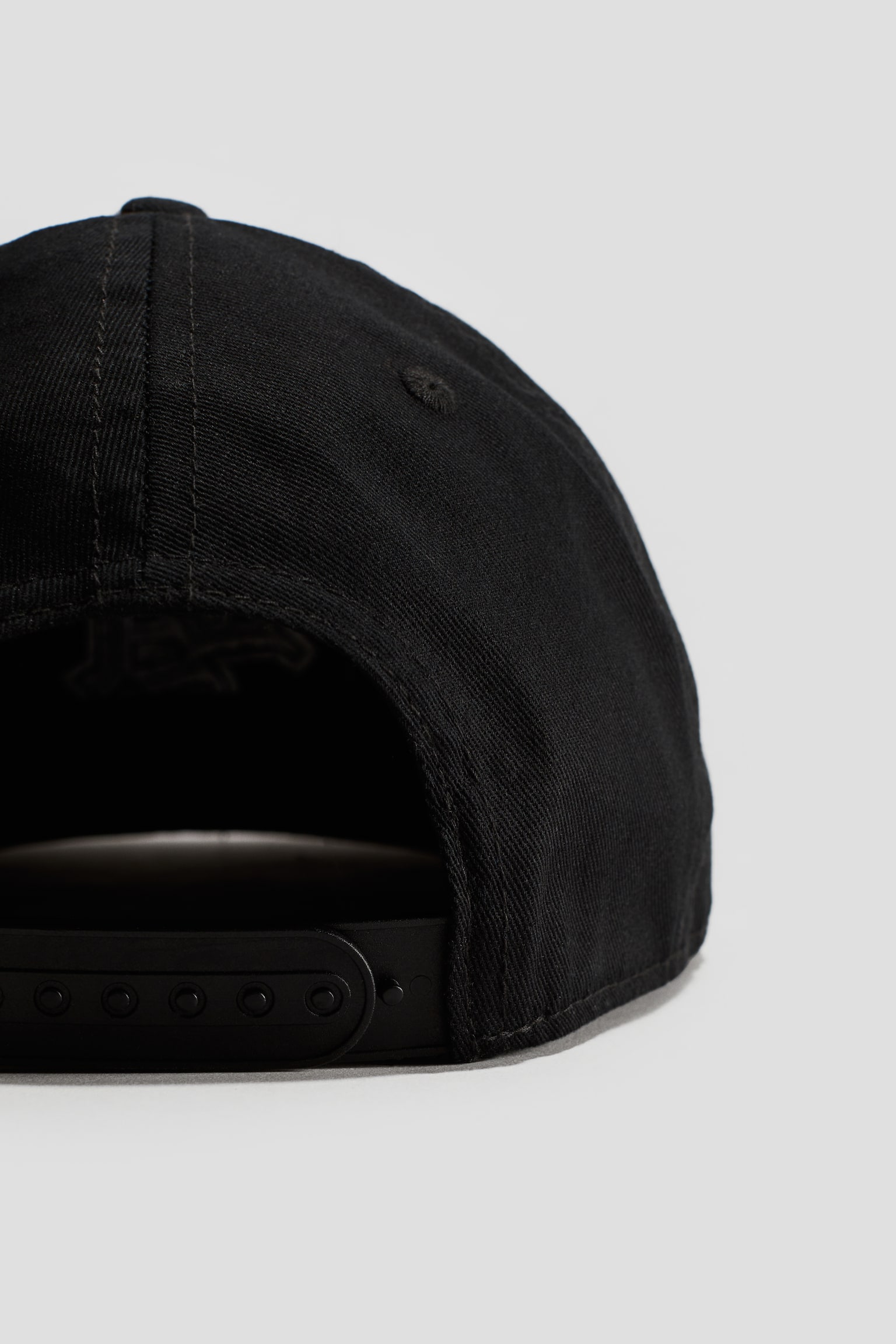 Embroidered-motif cotton twill cap - Black - 2