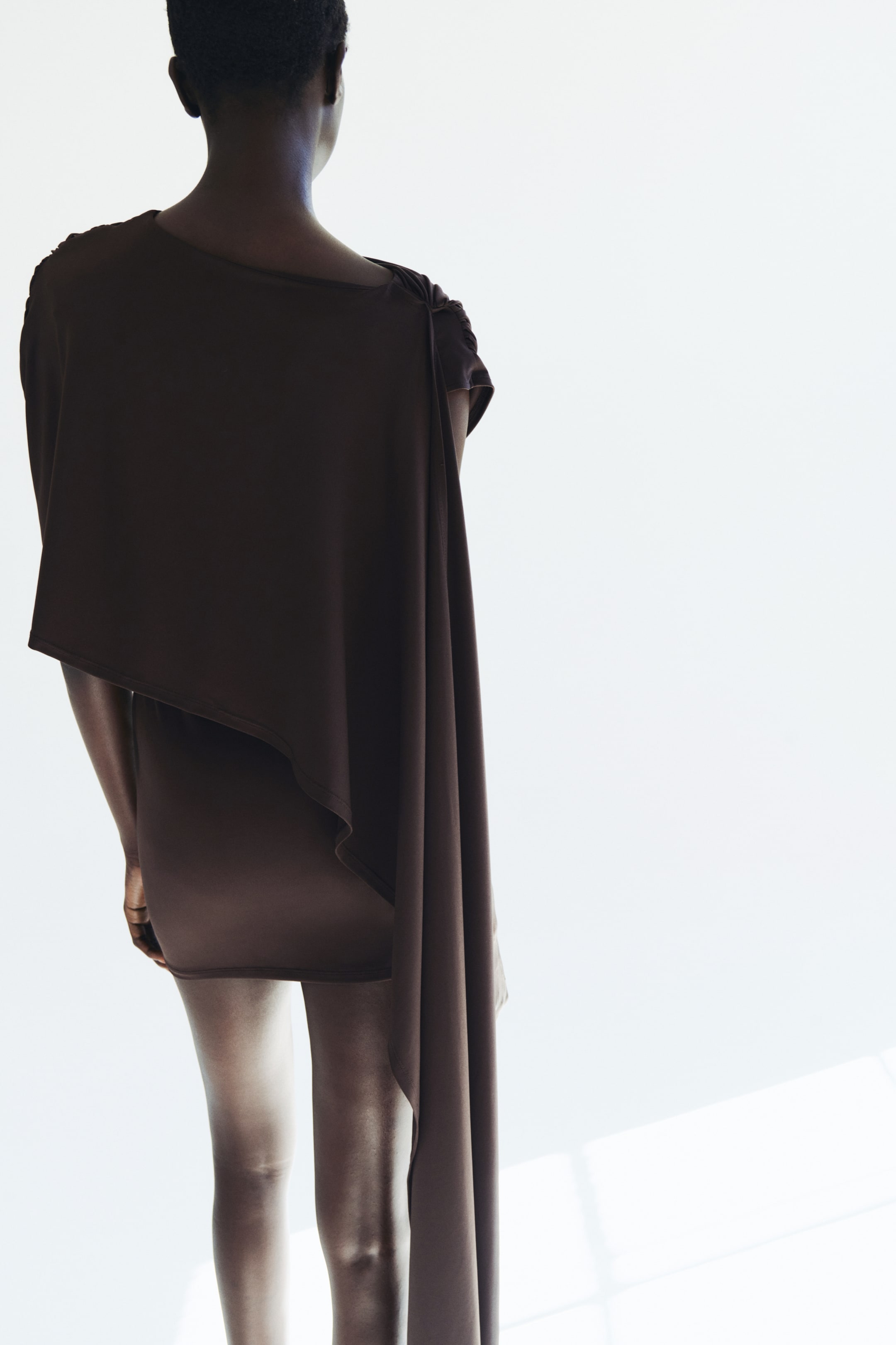 Женские платья H&M Cape-Detail Draped Dress — фото 5