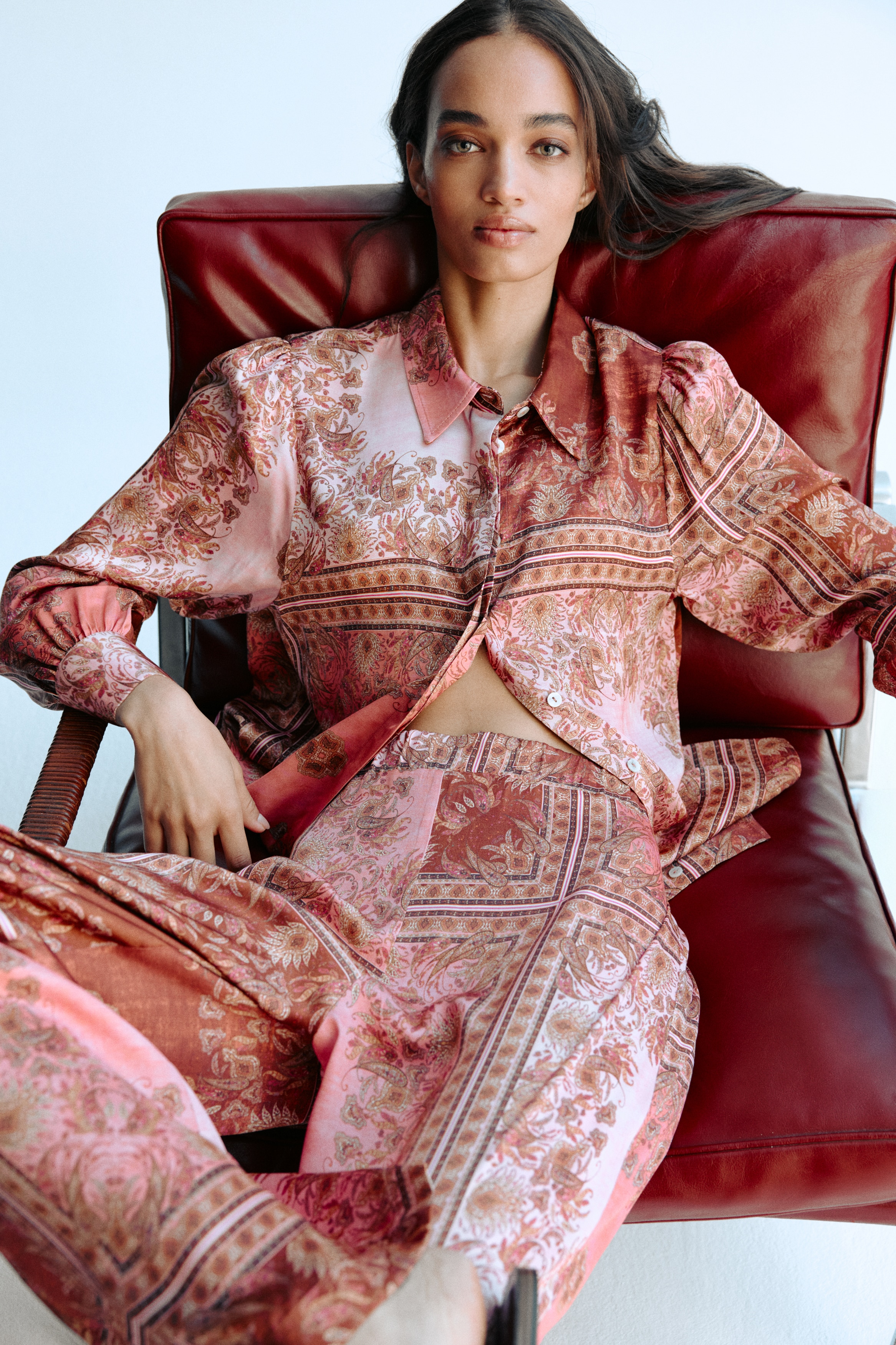 Camicia con maniche a sbuffo - Rosso polvere/fantasia