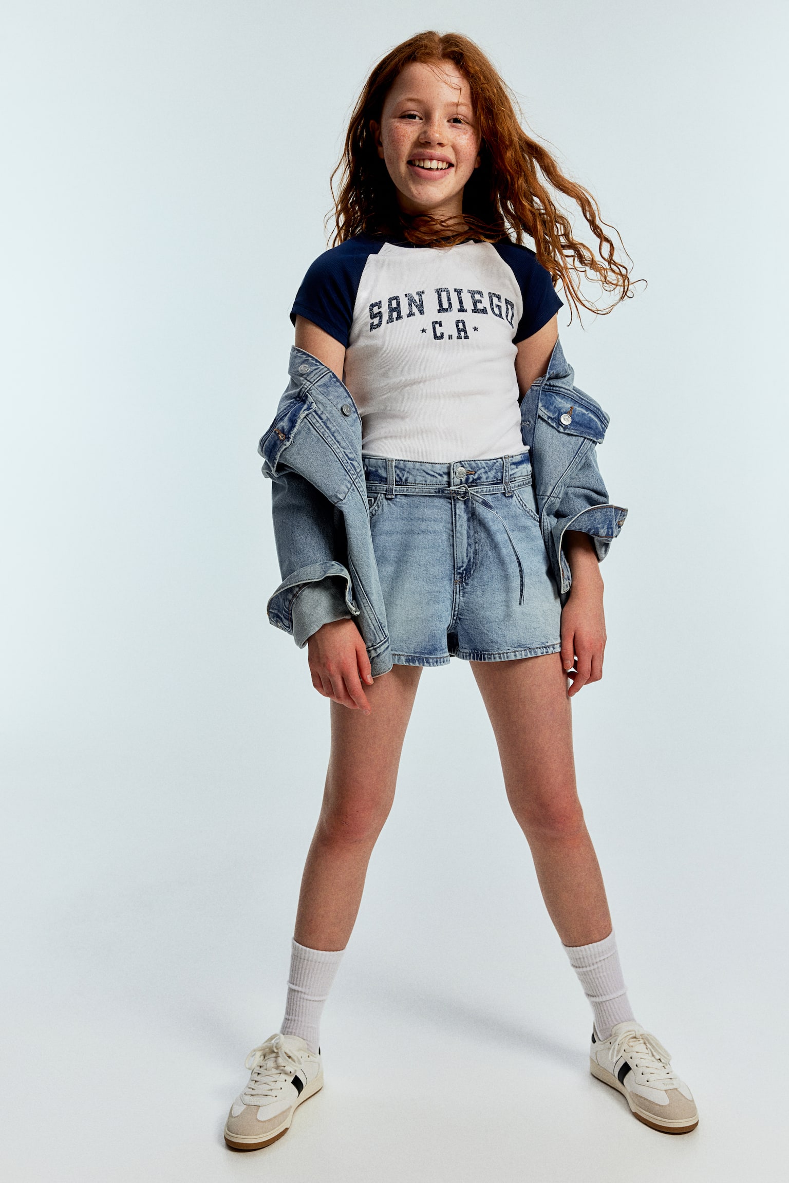 Relaxed Fit Denim Shorts - Light denim blue/Denim blue/Dark denim blue/stars - 4