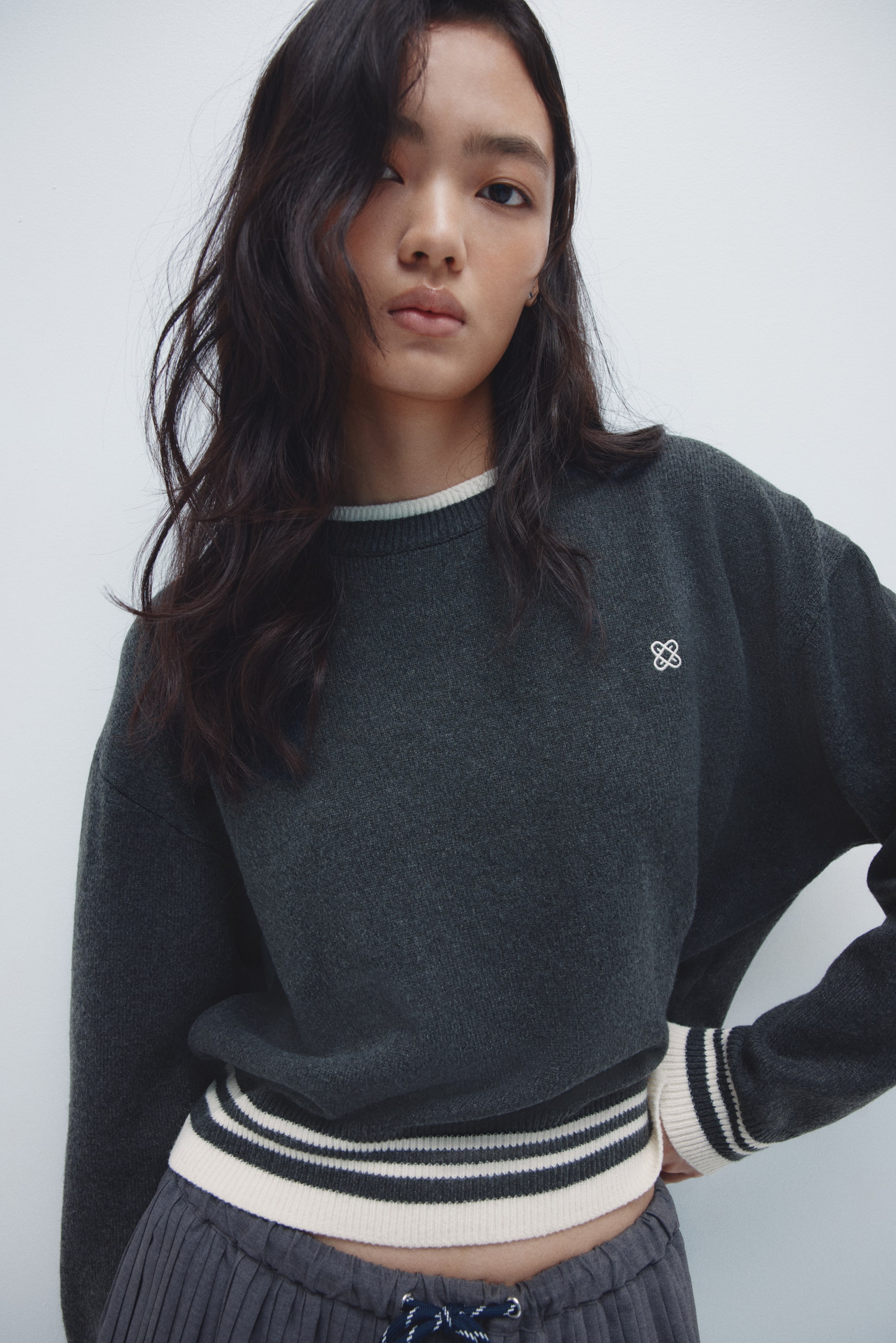 拡大画像を表示: Layered-look jumper - ダークグレー - レディース | H&M JP 1