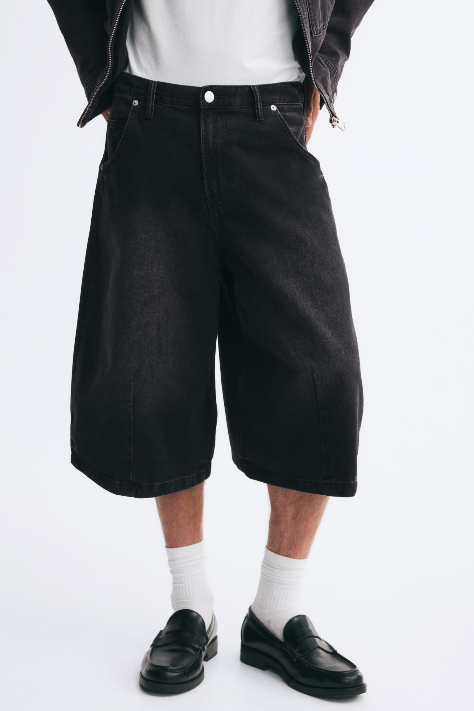 Мужские шорты H&M Baggy Barrel-Leg Denim Shorts, цвет: Джинсовый чёрный — фото 3