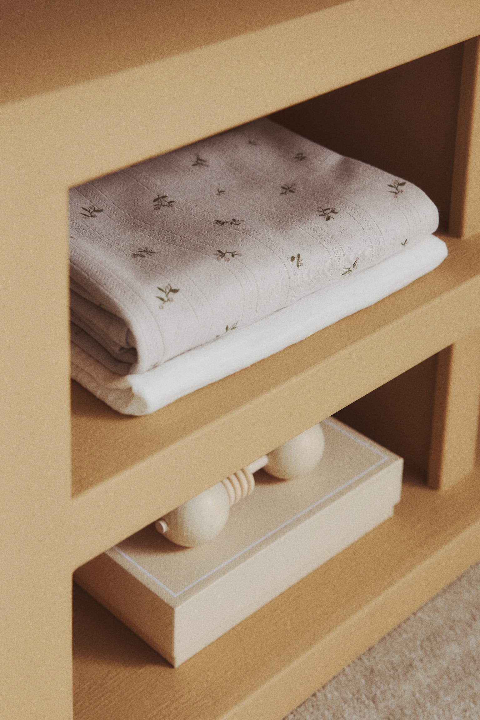 Pointelle-knit baby blanket - Light greige/Floral/Cream/Cherries - 1