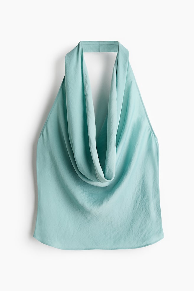 Un haut à col licou bleu sarcelle clair est présenté de face, mettant en valeur un décolleté drapé en col bénitier et un tissu lisse, légèrement texturé. - 1