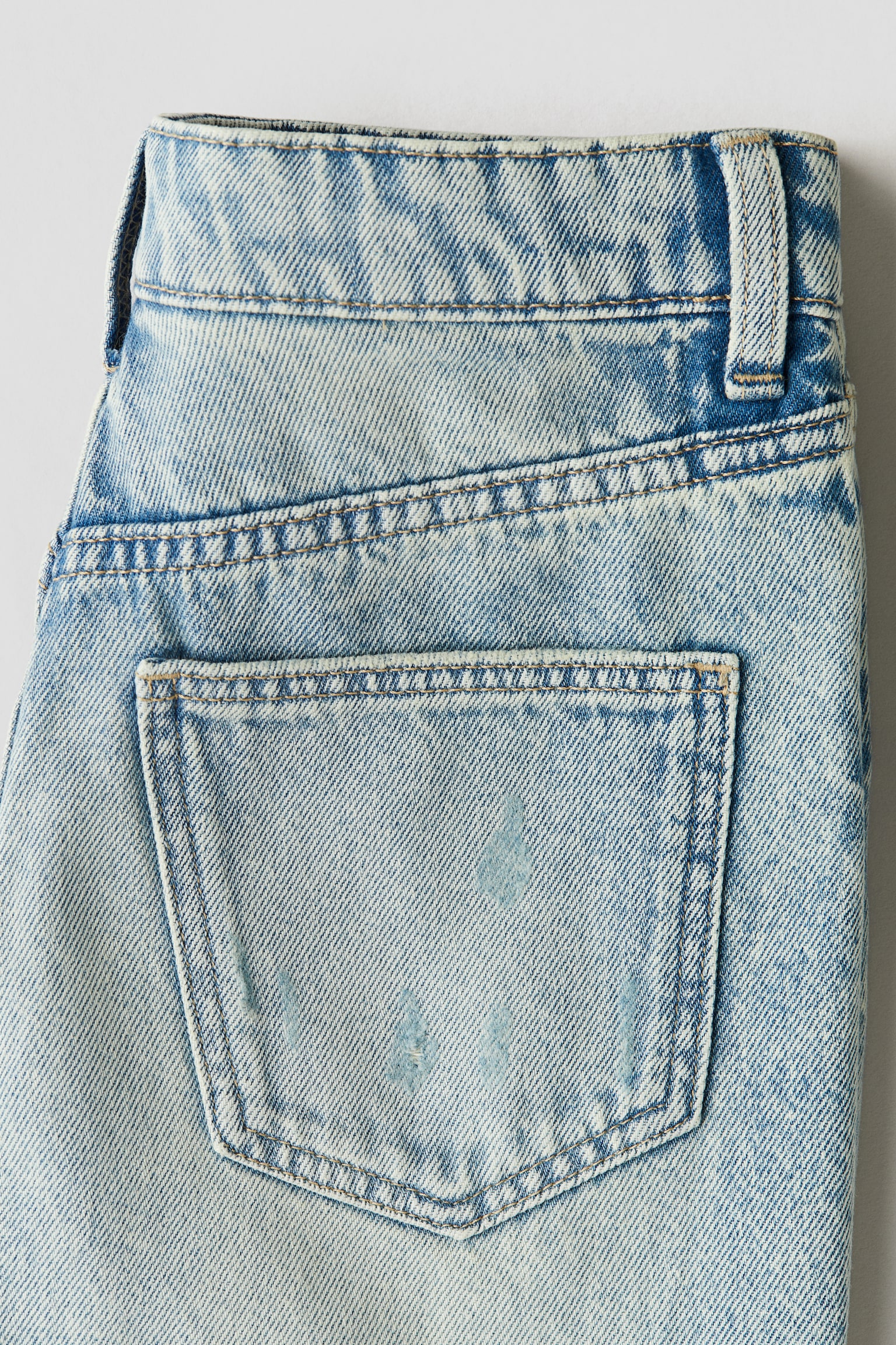 Raw-edge denim shorts - Light denim blue/Washed out black/Beige - 2