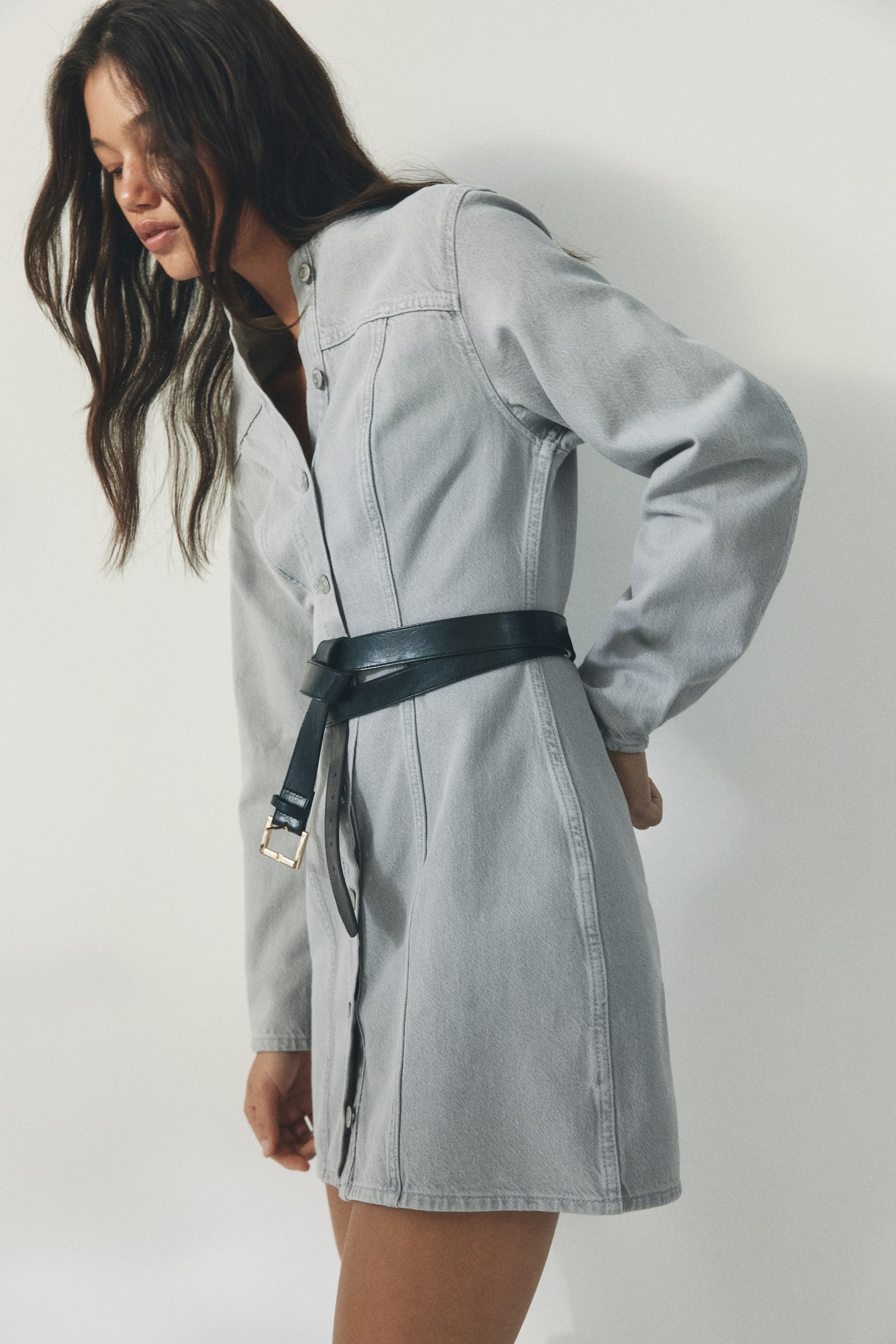 Женское платье H&M Denim Dress, цвет: Светлый серый — фото 6