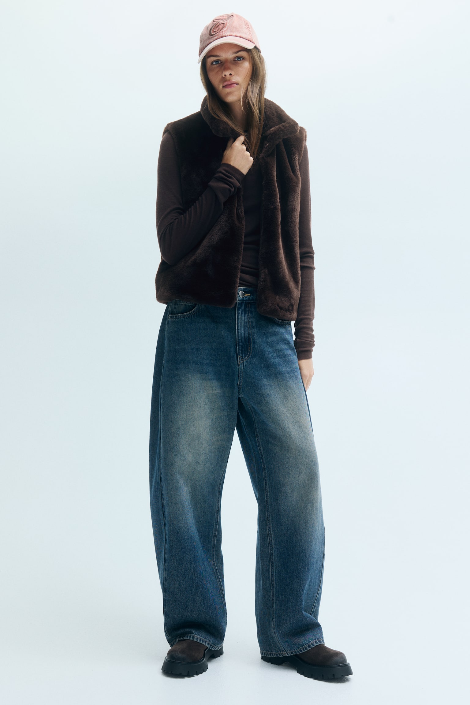 Женский жилет H&M Fluffy Vest with Funnel Collar, цвет: Тёмный коричневый — фото 4