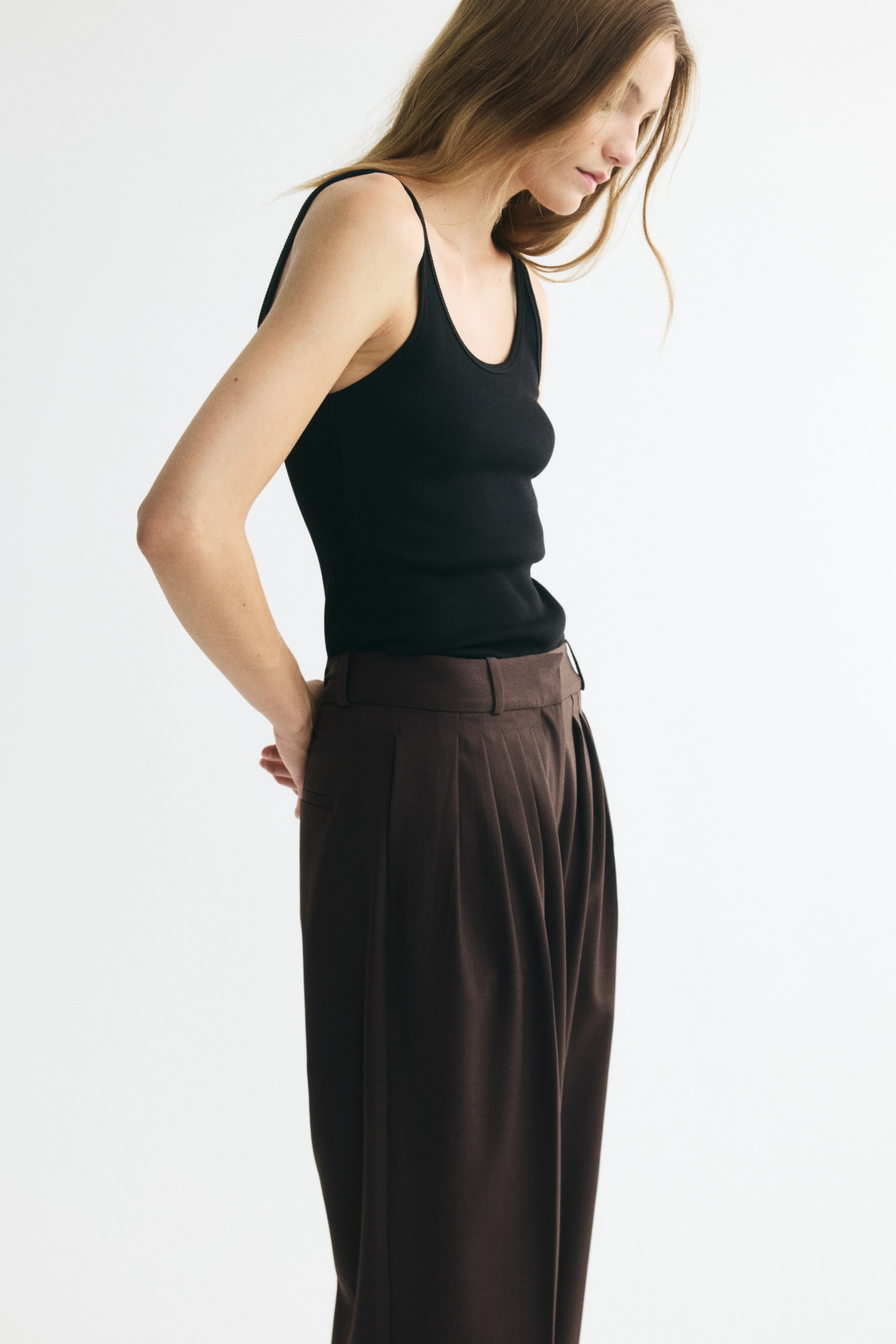 Pantalon à pinces avec jambes larges