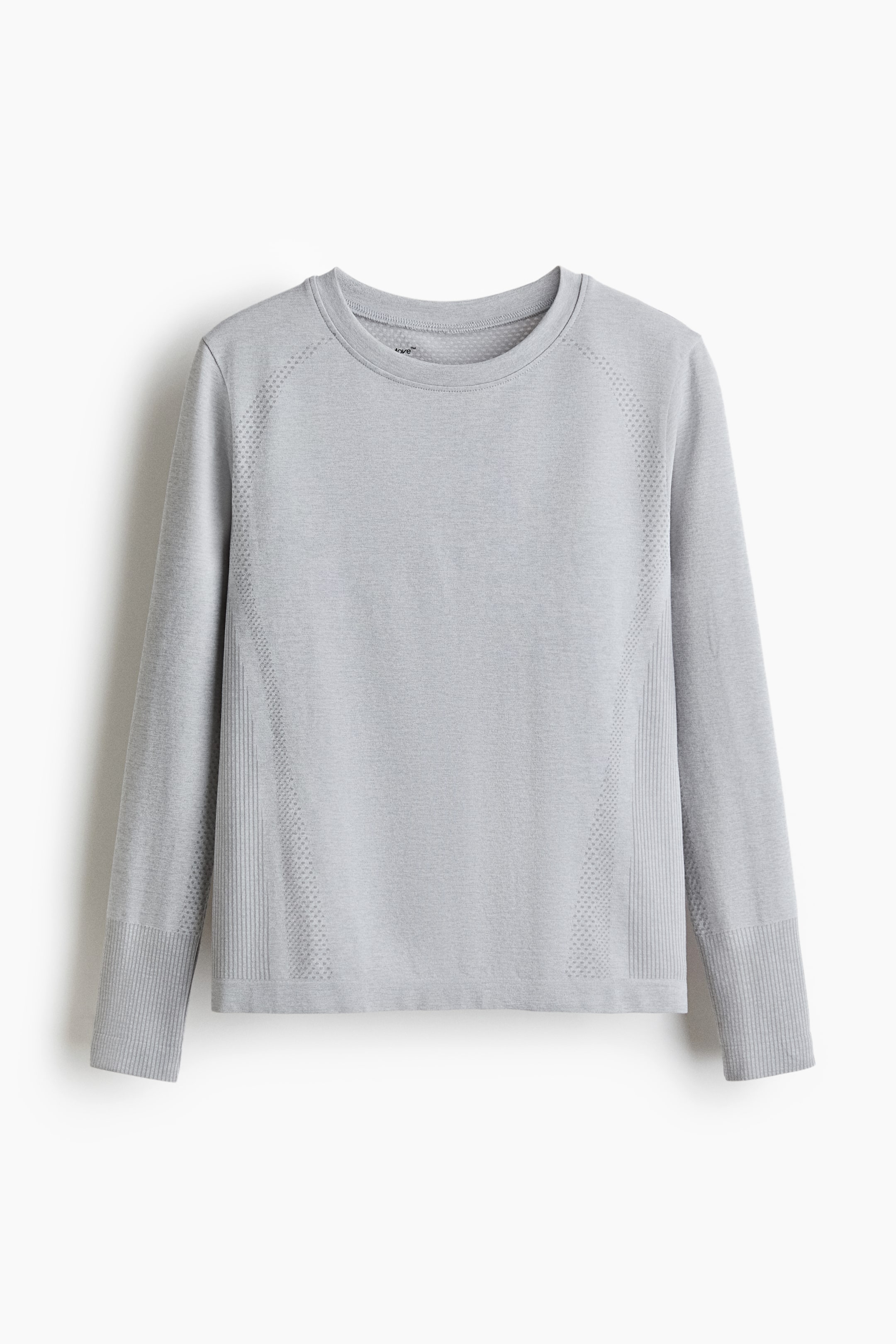 Näytä suurempi kuva: Vaaleanharmaa, pitkähihainen, pyöreäkaula-aukollinen paita näkyy edestäpäin. Siinä on meleerattu kangas, jossa on perforoidut yksityiskohdat olkapäillä ja sivuilla sekä pystysuuntaiset ribbineulospaneelit vartalon alueella ja hihansuiden kohdalla.