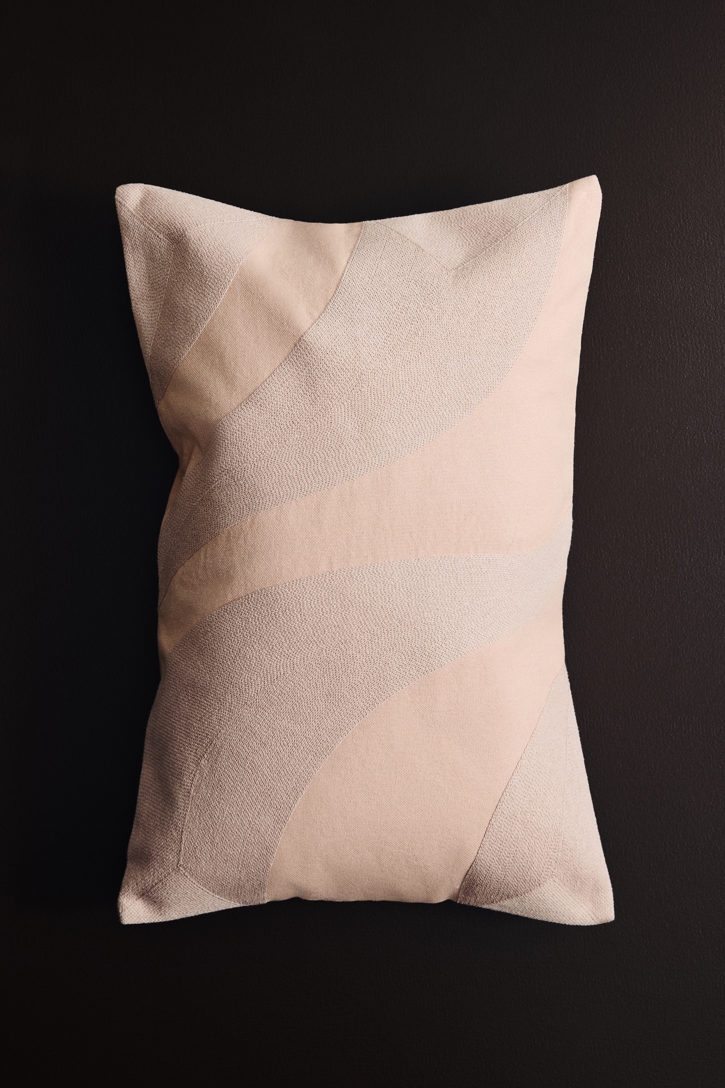 Embroidered cushion cover - Light dusty pink/Light beige
