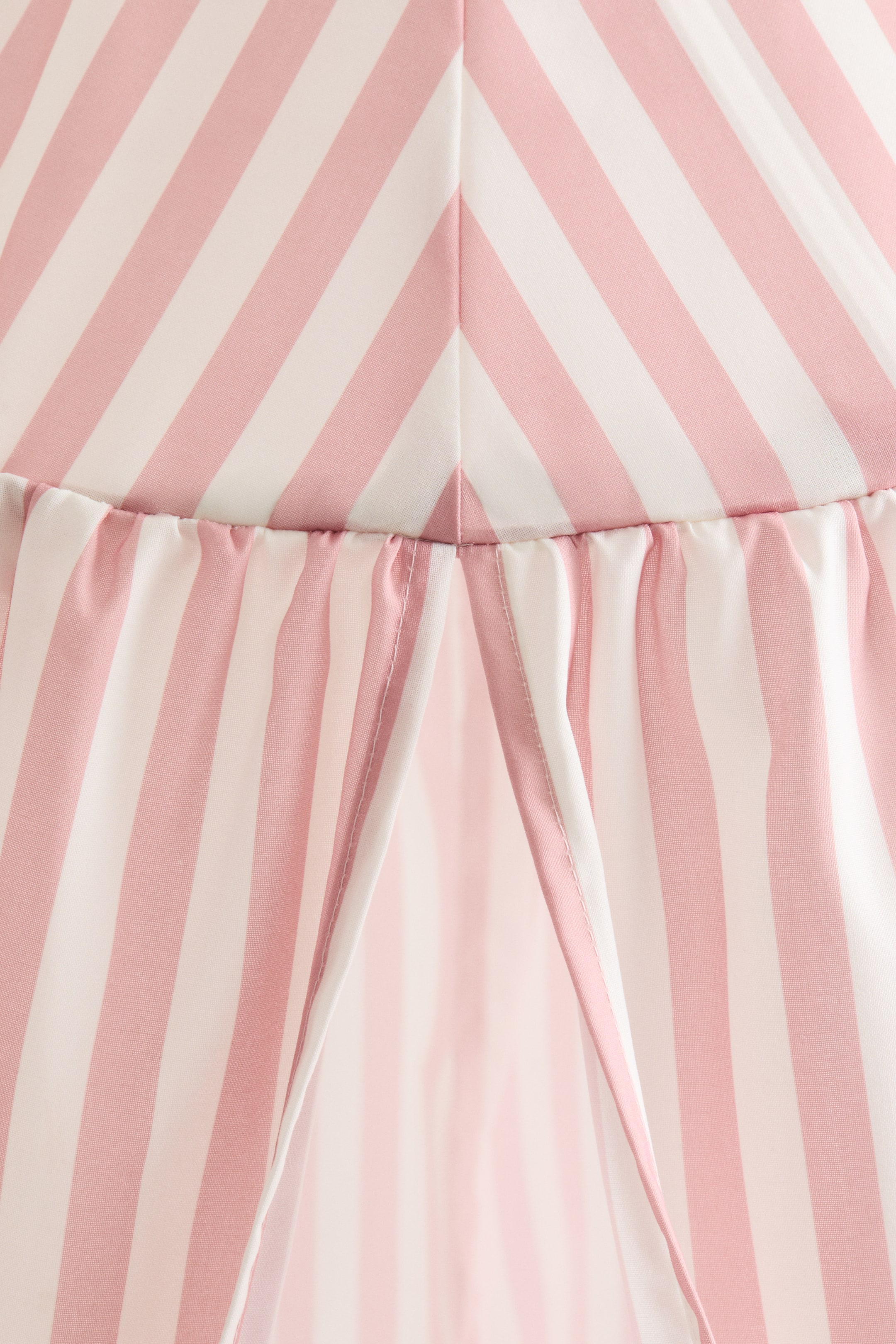 Tente de lecture rayée