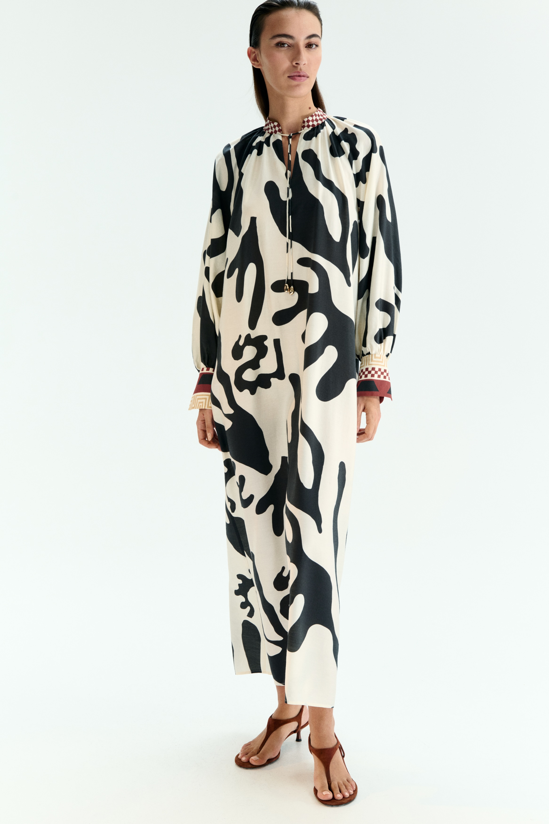 Kjole med løs pasform - Creme/Sortmønstret/Lys beige/Blomstret