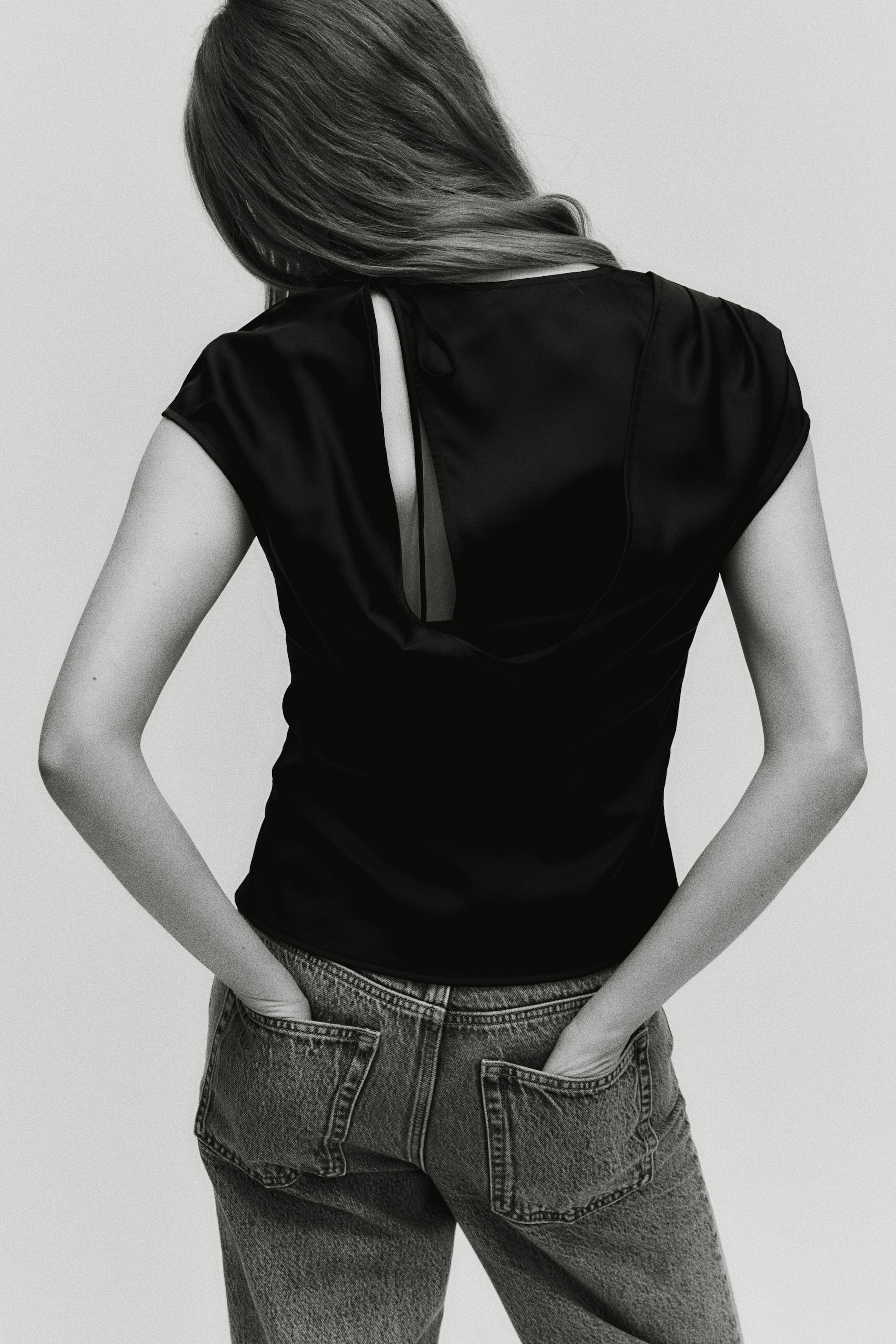 Женские топы H&M Cutout Satin Top — фото 4