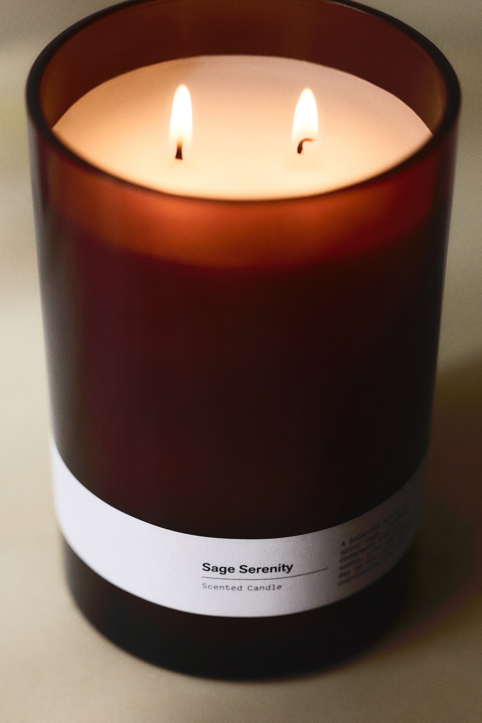 Geurkaars met twee lonten - Sage Serenity/Yuzu Blossom/Sublime Patchouli/Crisp Cotton/Grapefruit Nectar - 2