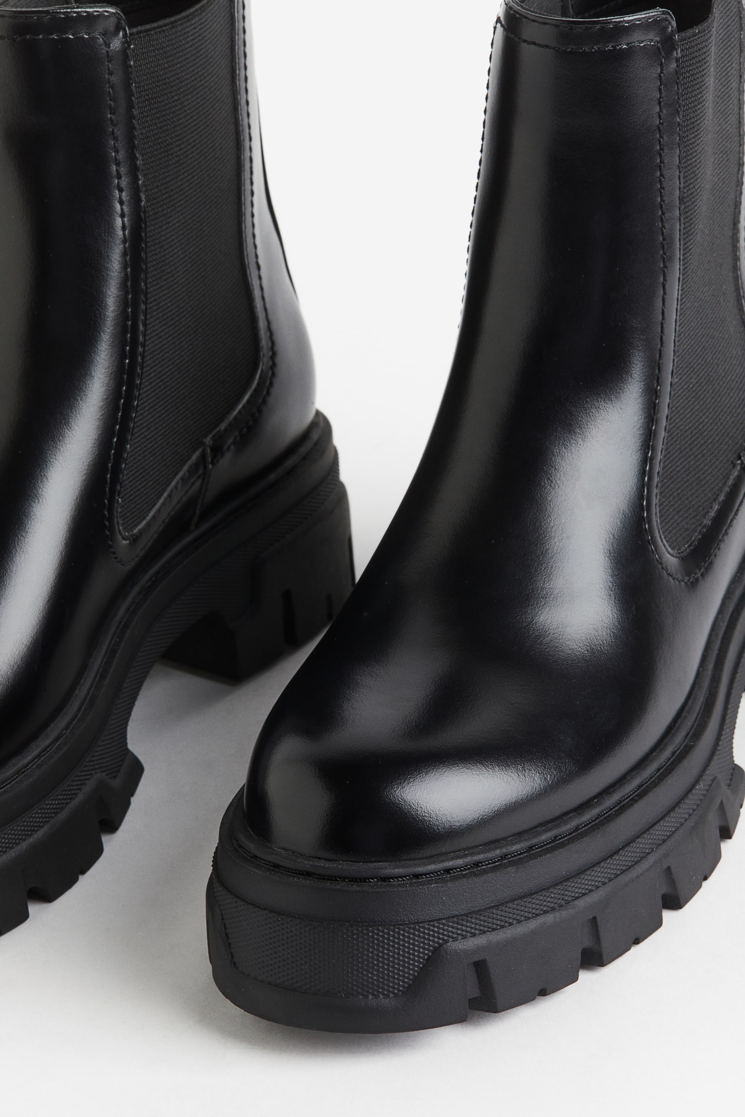 Chunky Chelsea Boots - Black - 6