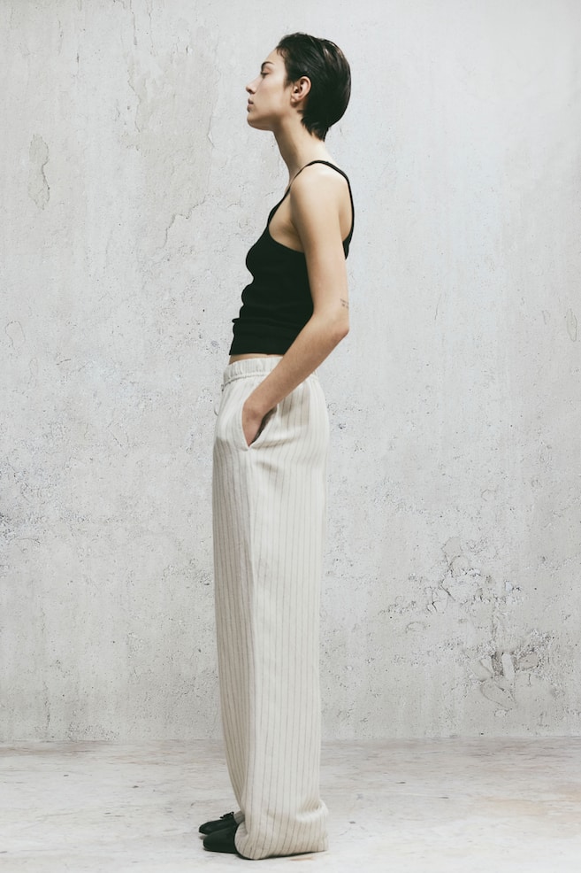 Pantaloni pull-on in misto lino - Beige chiaro/gessato/Light beige/Black/Cream/Leaf-patterned - 4