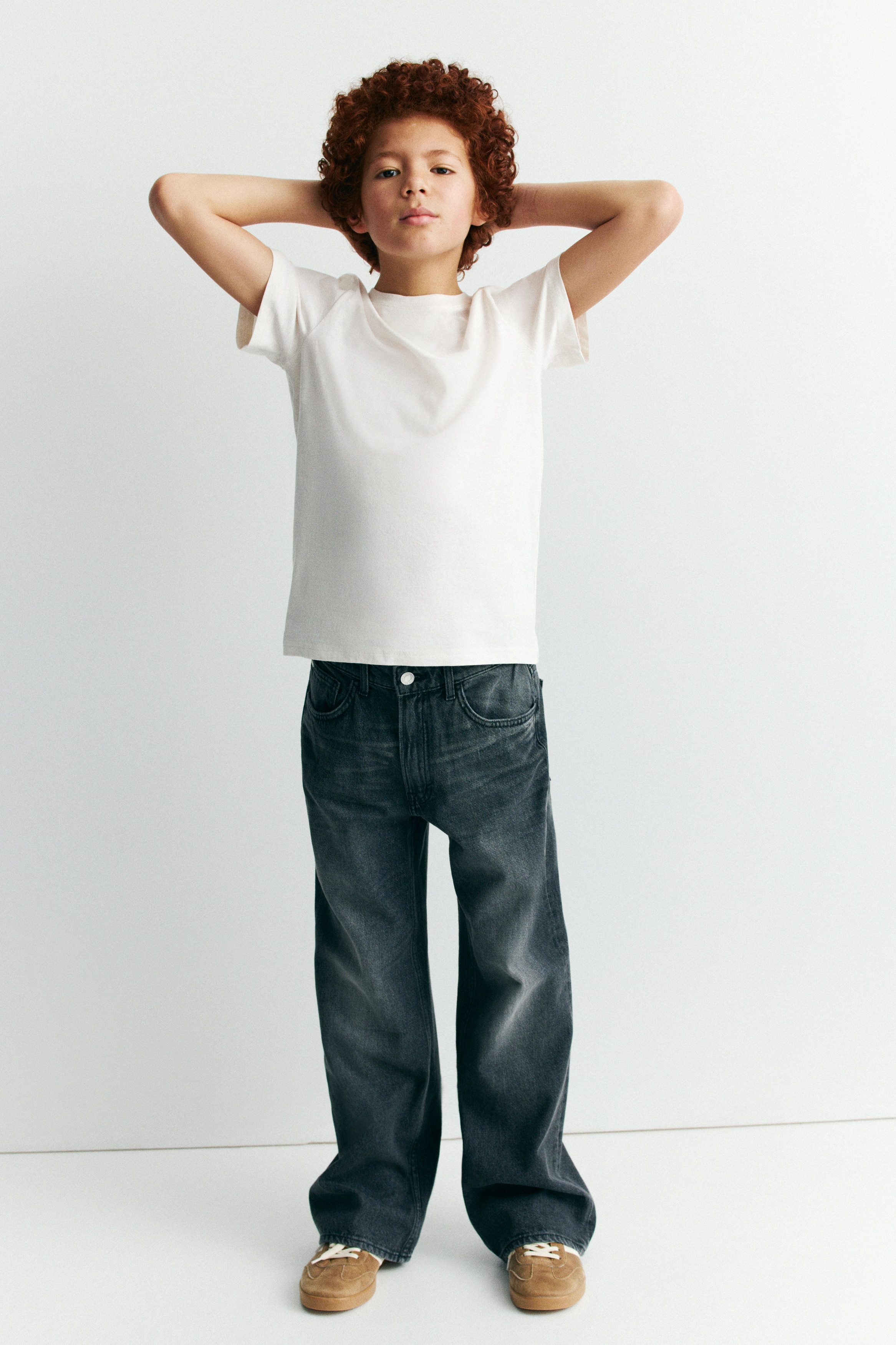 Loose Fit Bootcut Leg JeansModel